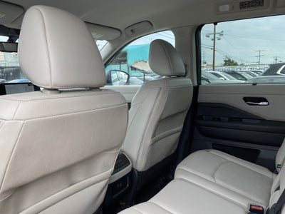 2023 Nissan Pathfinder SL 2WD