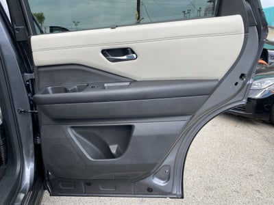 2023 Nissan Pathfinder SL 2WD