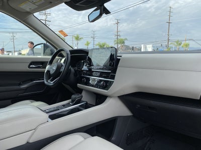 2023 Nissan Pathfinder SL 2WD