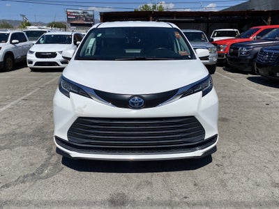 2021 Toyota Sienna LE