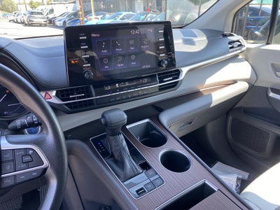 2021 Toyota Sienna LE FWD 8-PASSENGER