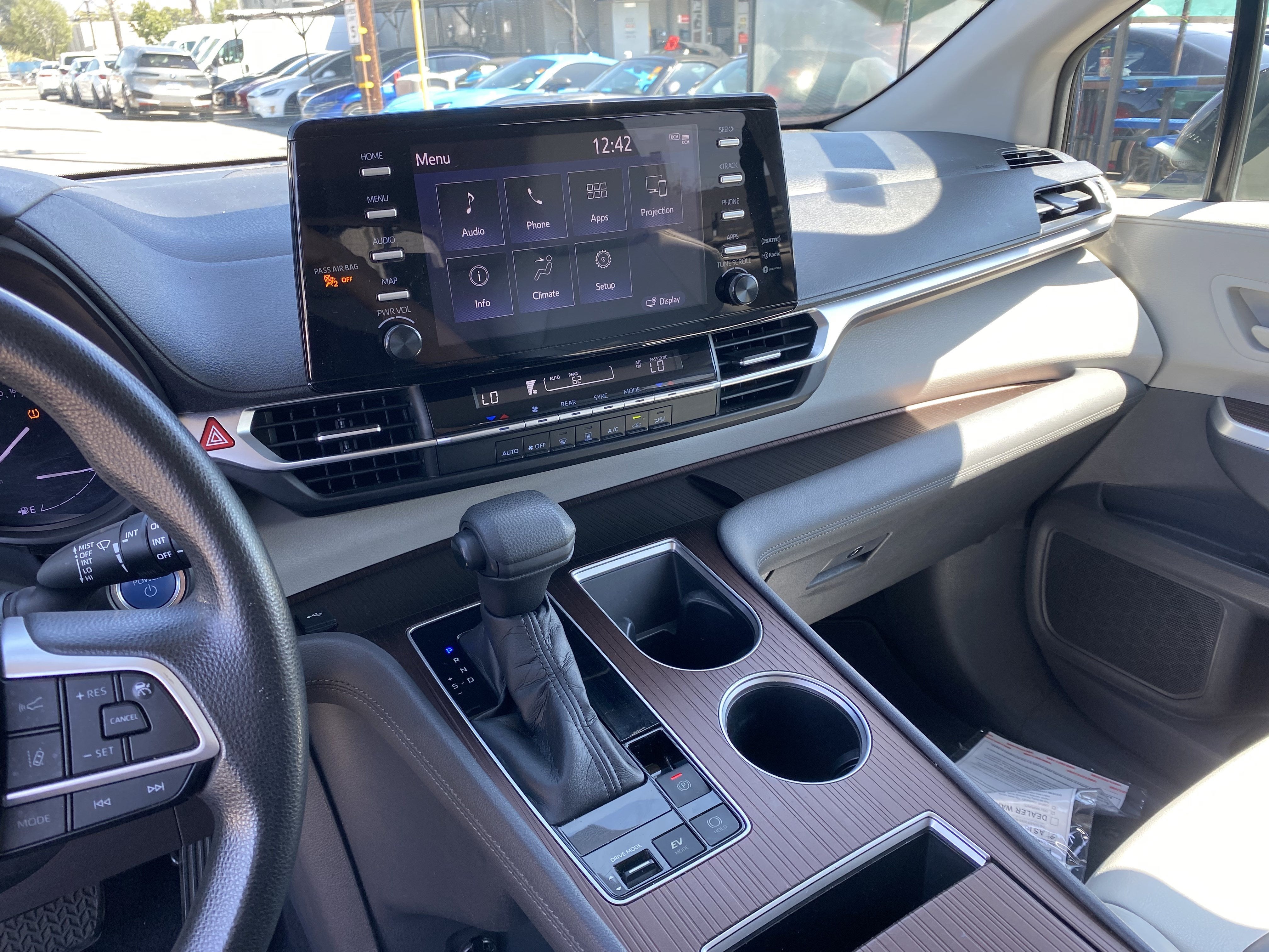 2021 Toyota Sienna LE FWD 8-PASSENGER