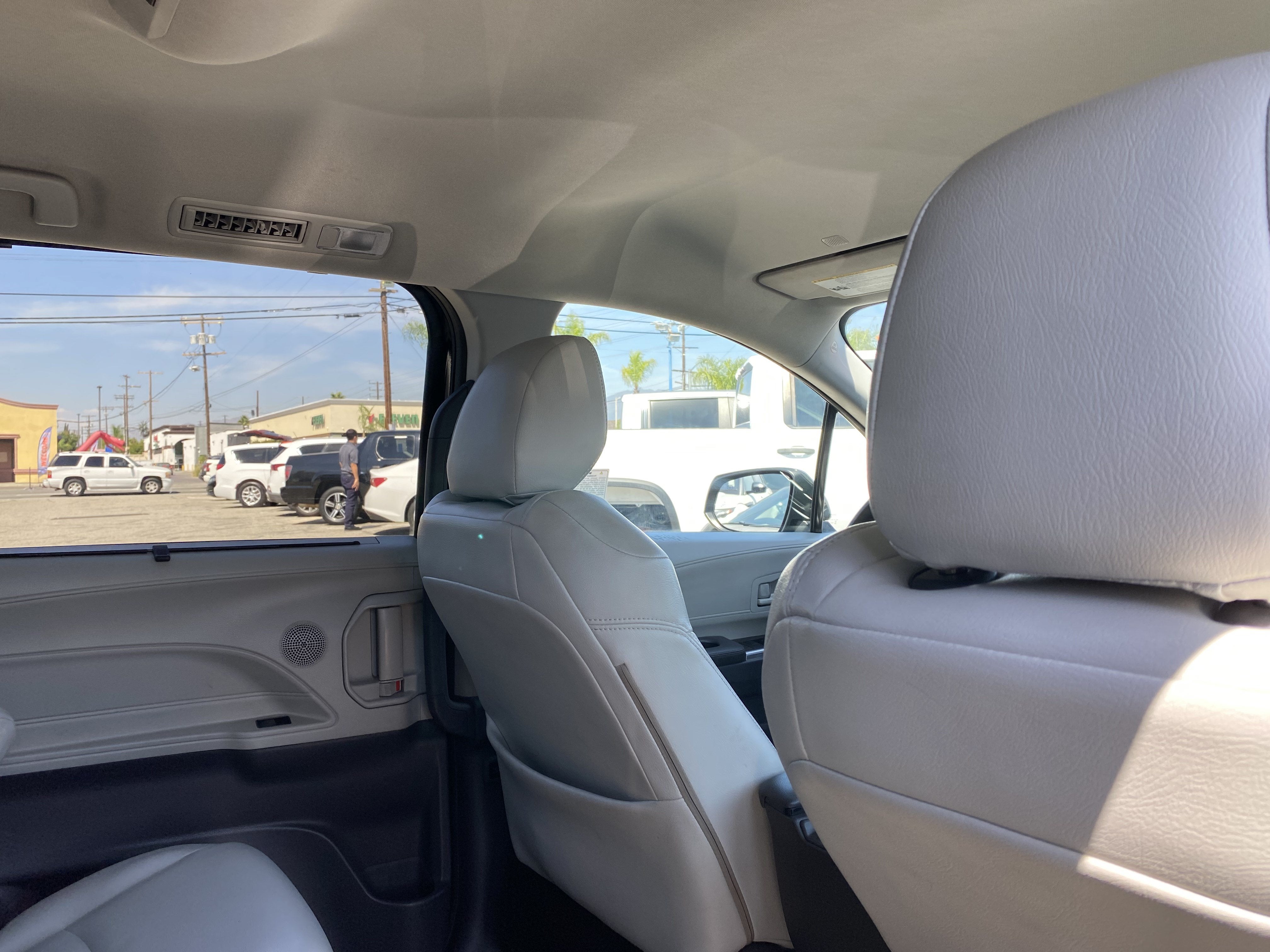 2021 Toyota Sienna LE FWD 8-PASSENGER
