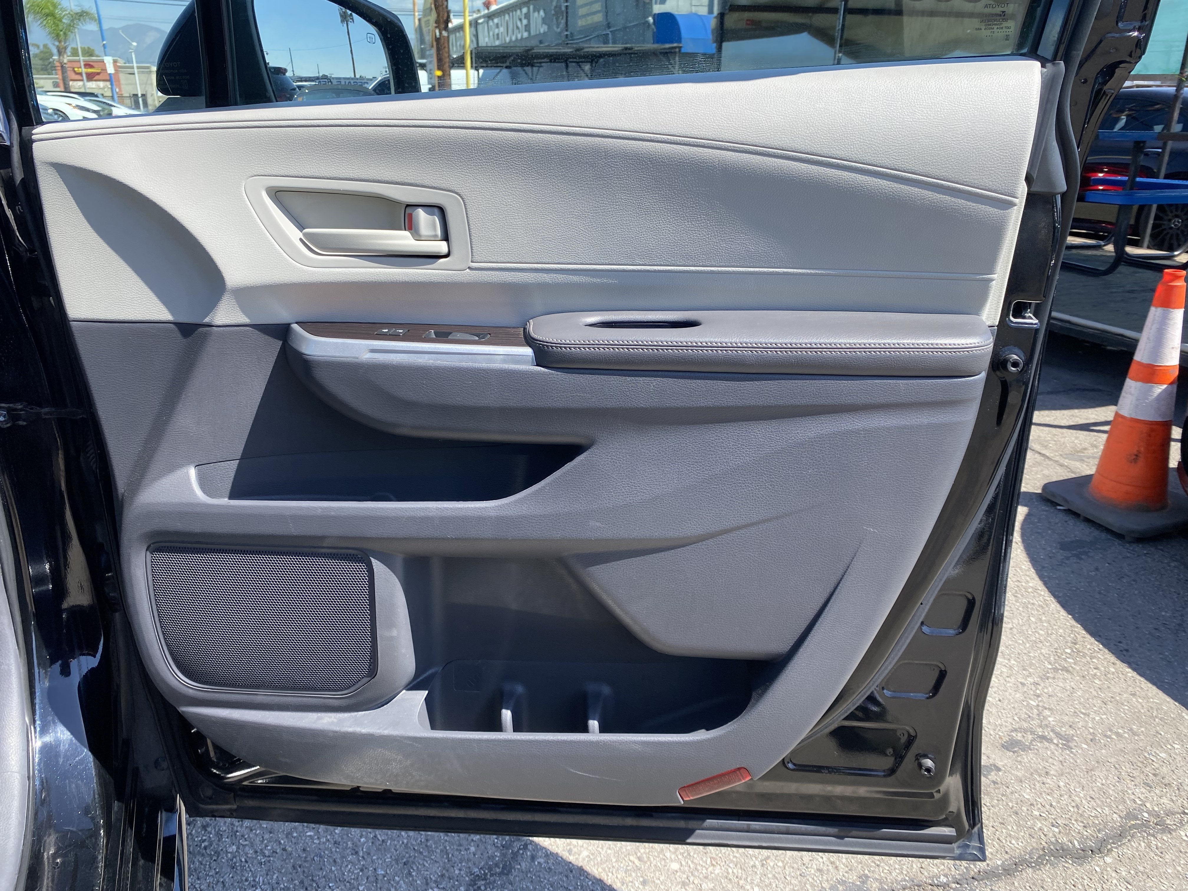 2021 Toyota Sienna LE FWD 8-PASSENGER