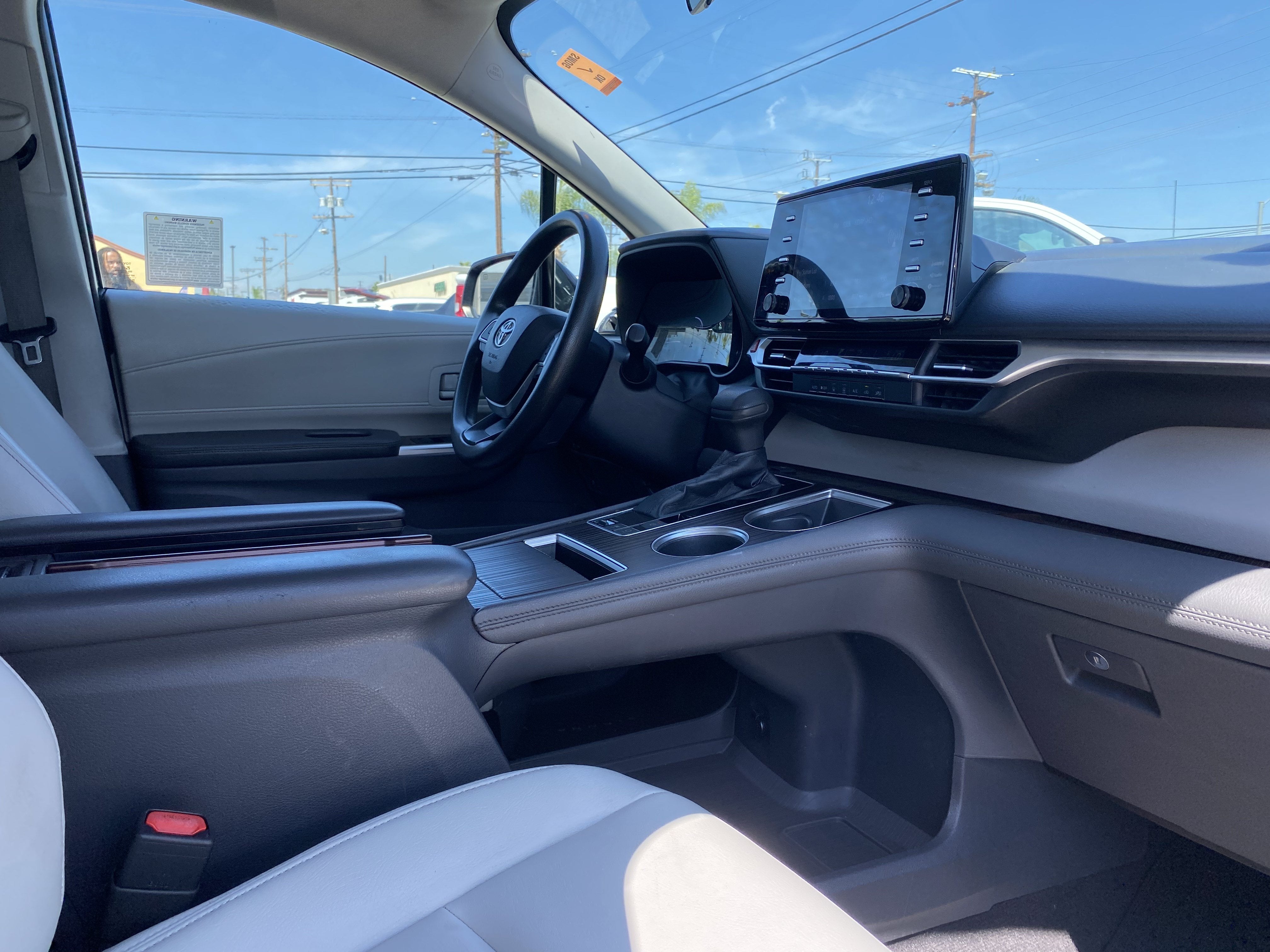 2021 Toyota Sienna LE FWD 8-PASSENGER