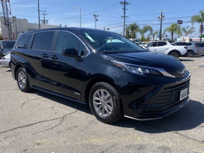 2021 Toyota Sienna LE FWD 8-PASSENGER