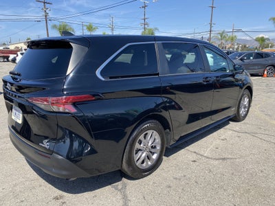 2021 Toyota Sienna LE FWD 8-PASSENGER