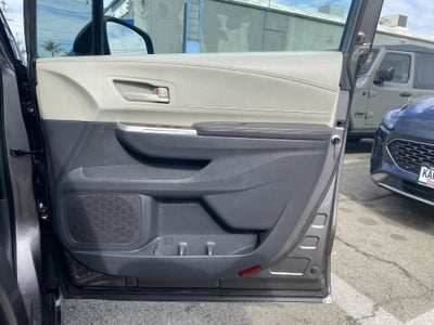 2021 Toyota Sienna LE