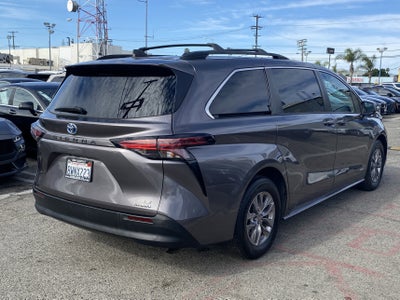 2021 Toyota Sienna LE