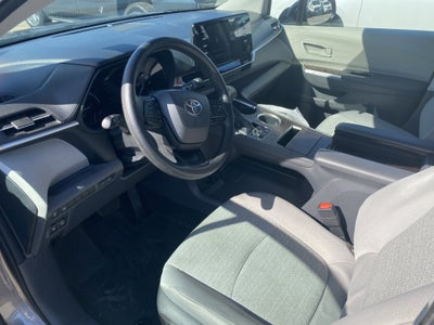 2022 Toyota Sienna LE
