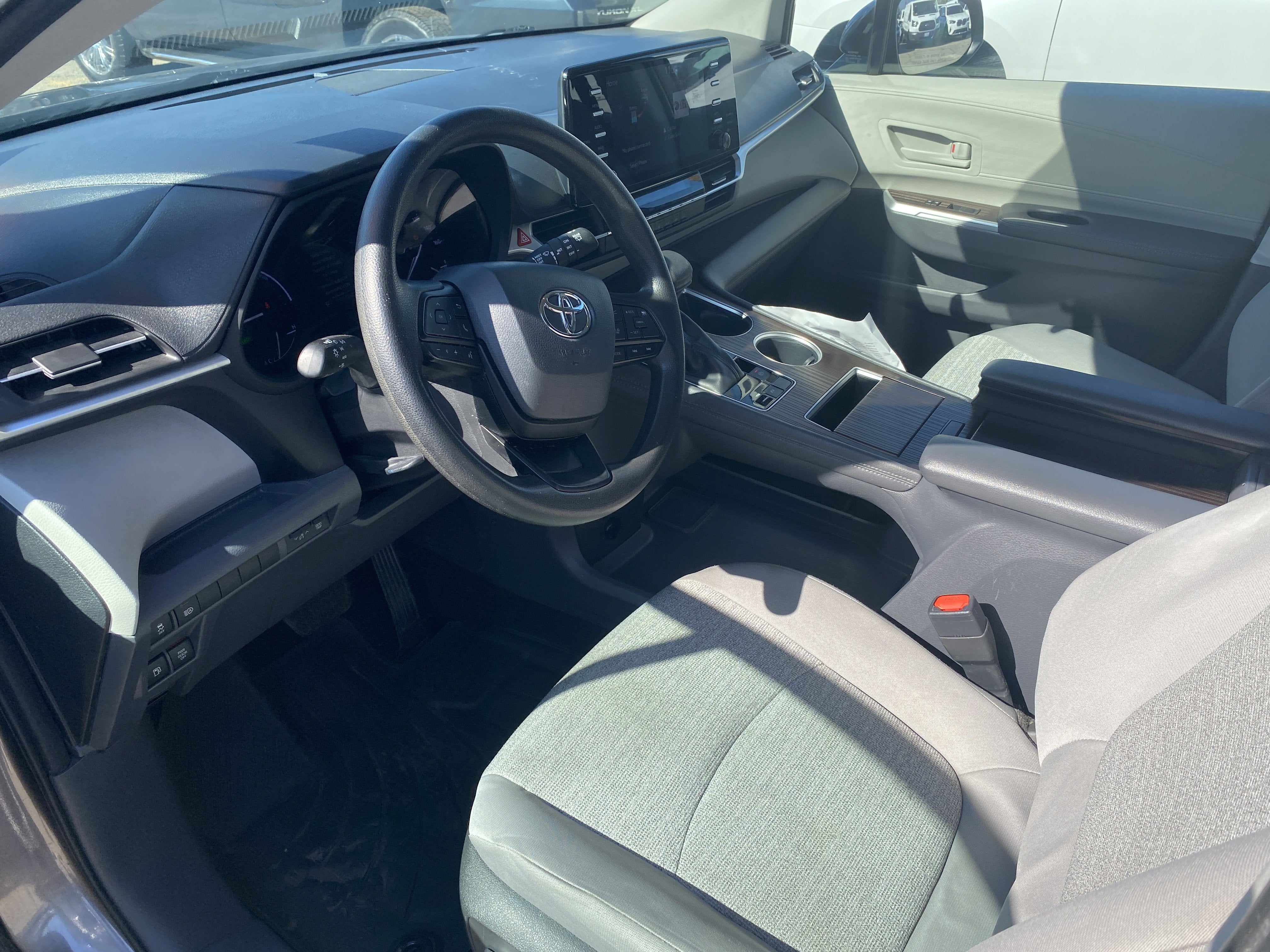 2022 Toyota Sienna LE