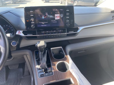 2022 Toyota Sienna LE