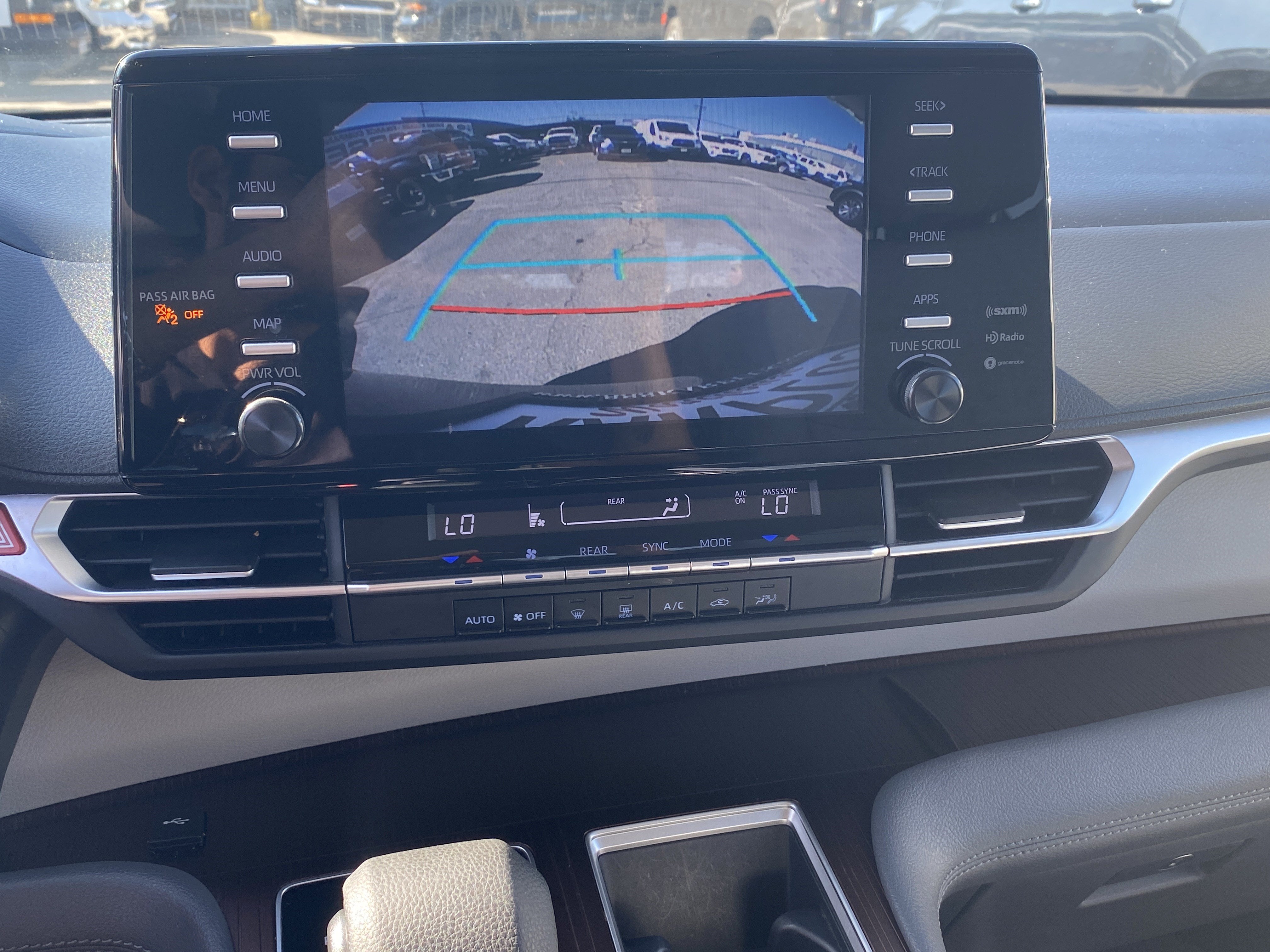 2022 Toyota Sienna LE