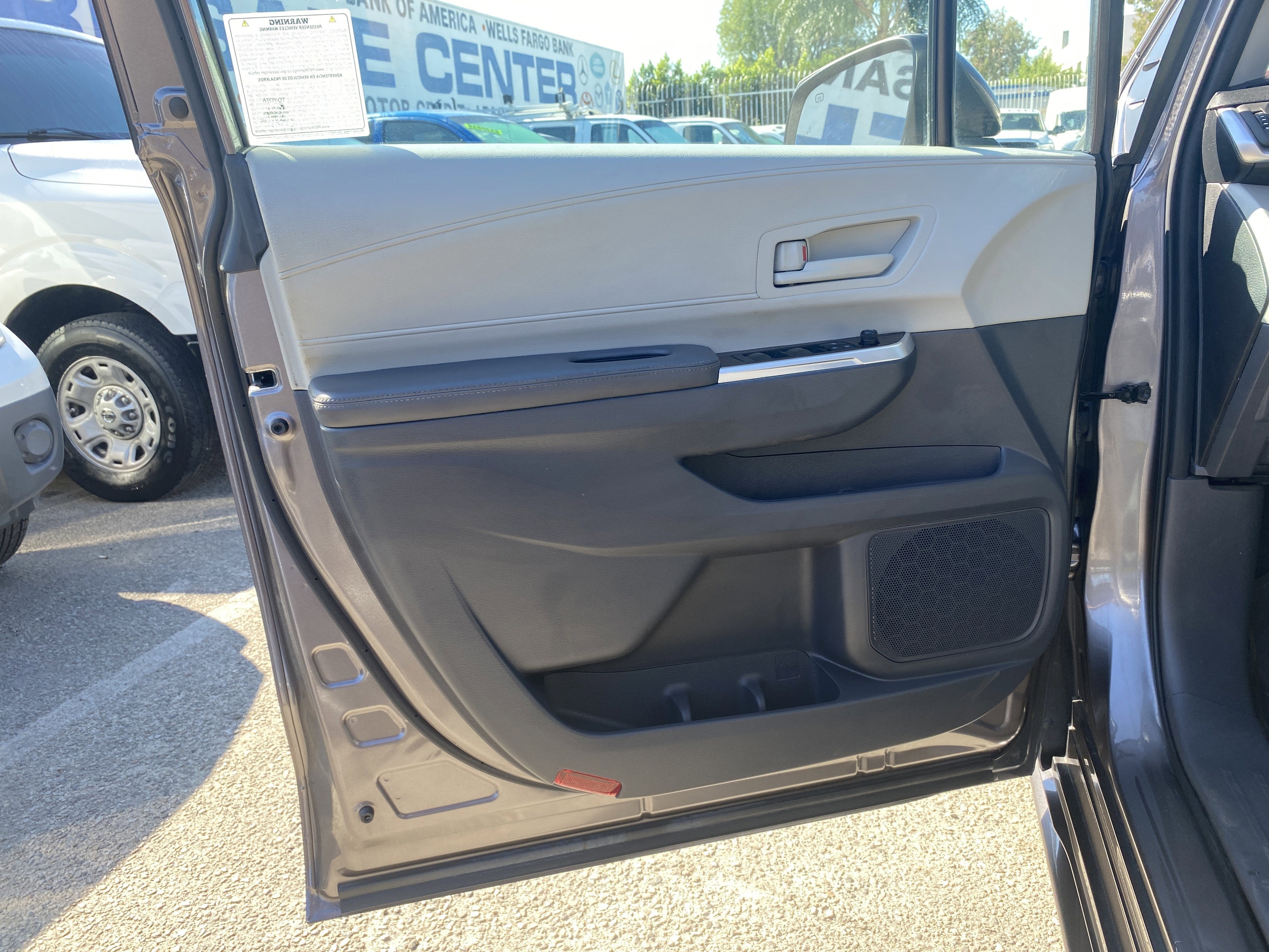 2022 Toyota Sienna LE