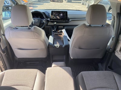 2022 Toyota Sienna LE