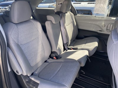 2022 Toyota Sienna LE