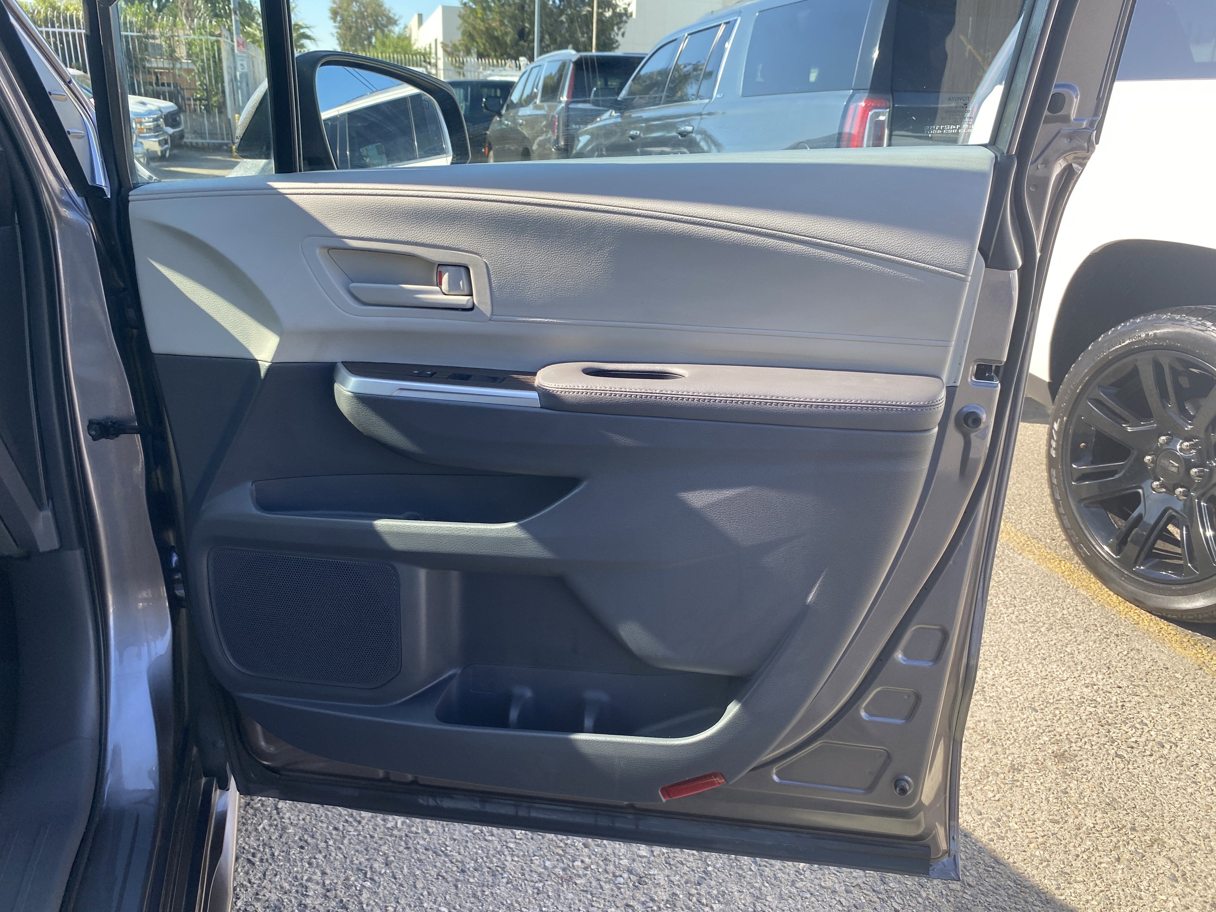 2022 Toyota Sienna LE