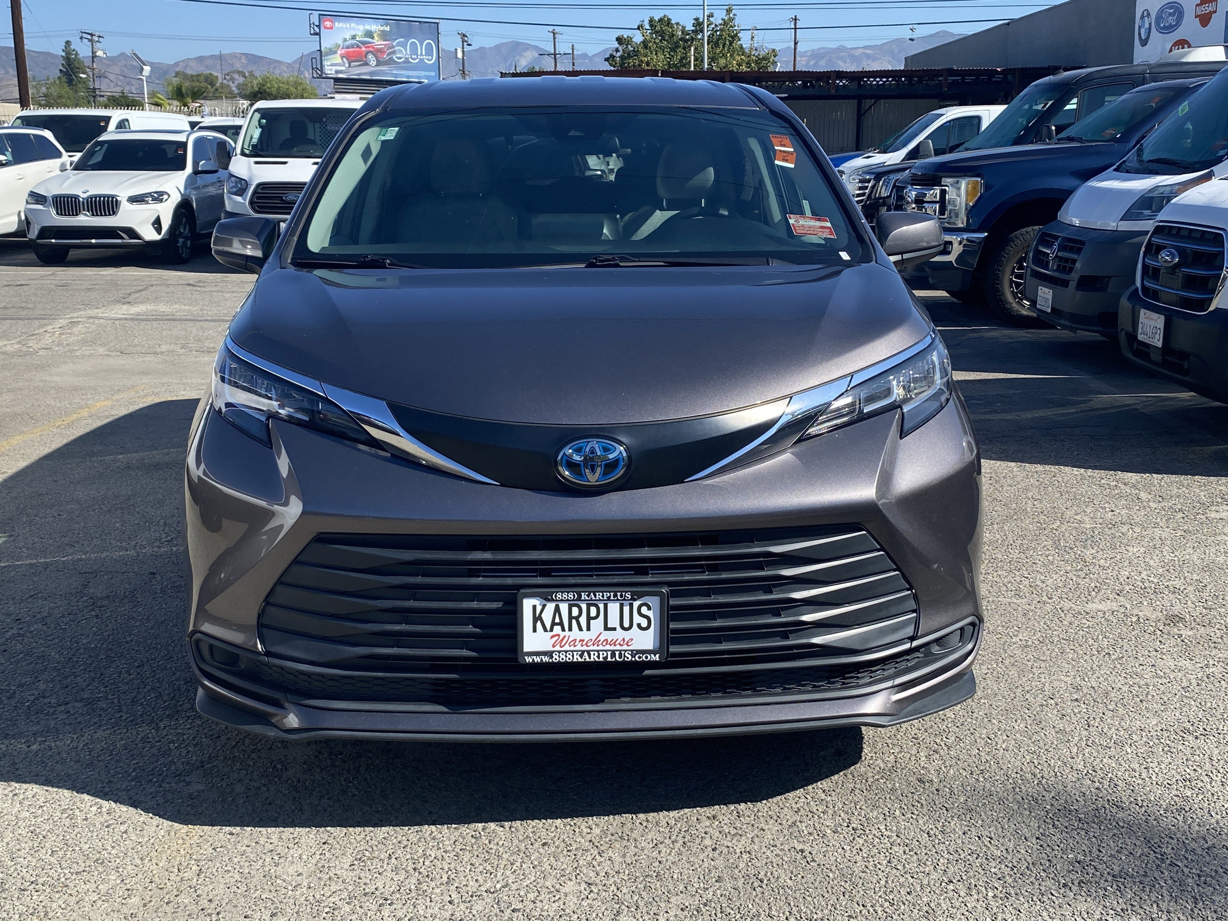 2022 Toyota Sienna LE