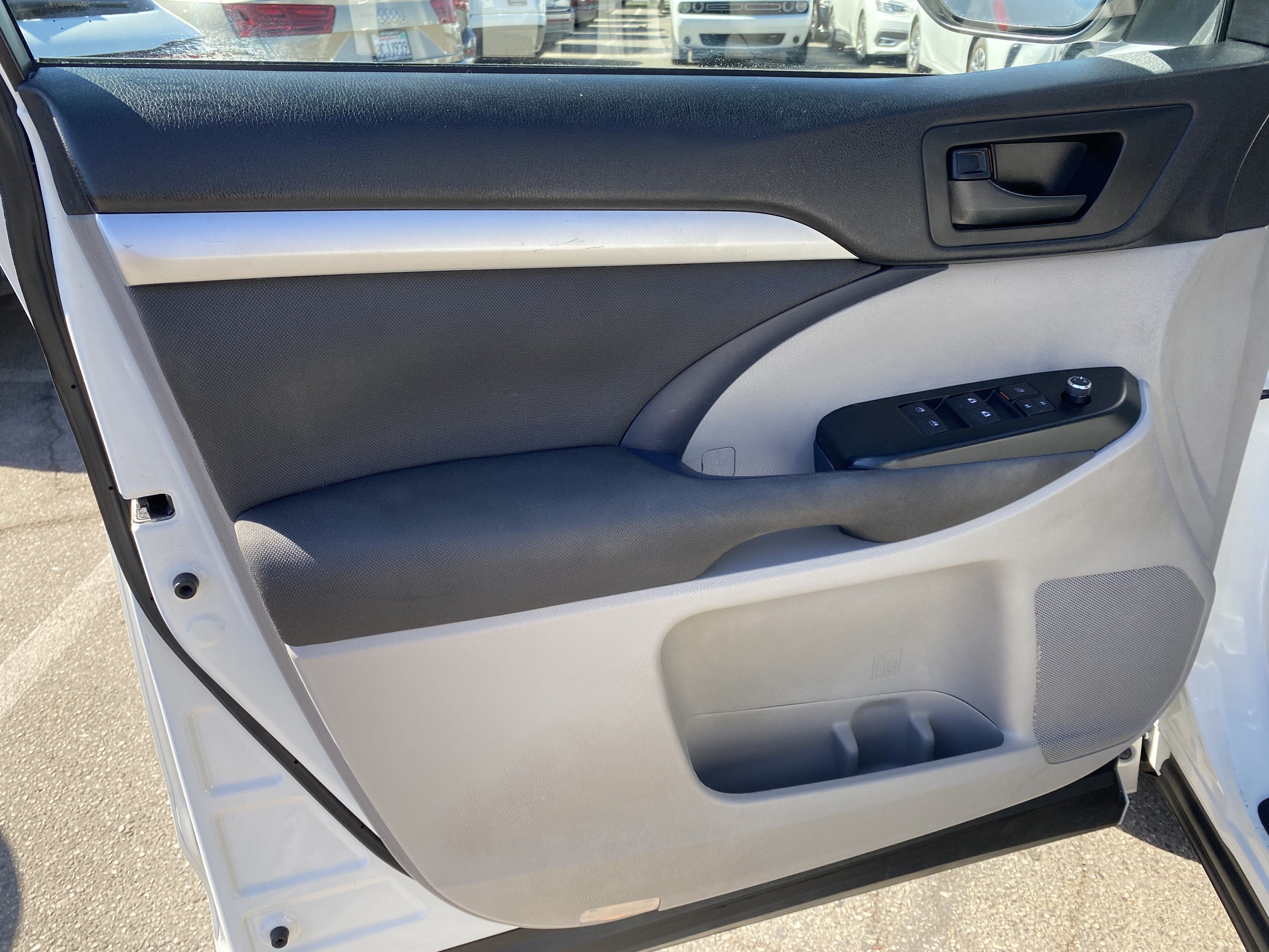 2016 Toyota Highlander FWD 4DR I4 LE