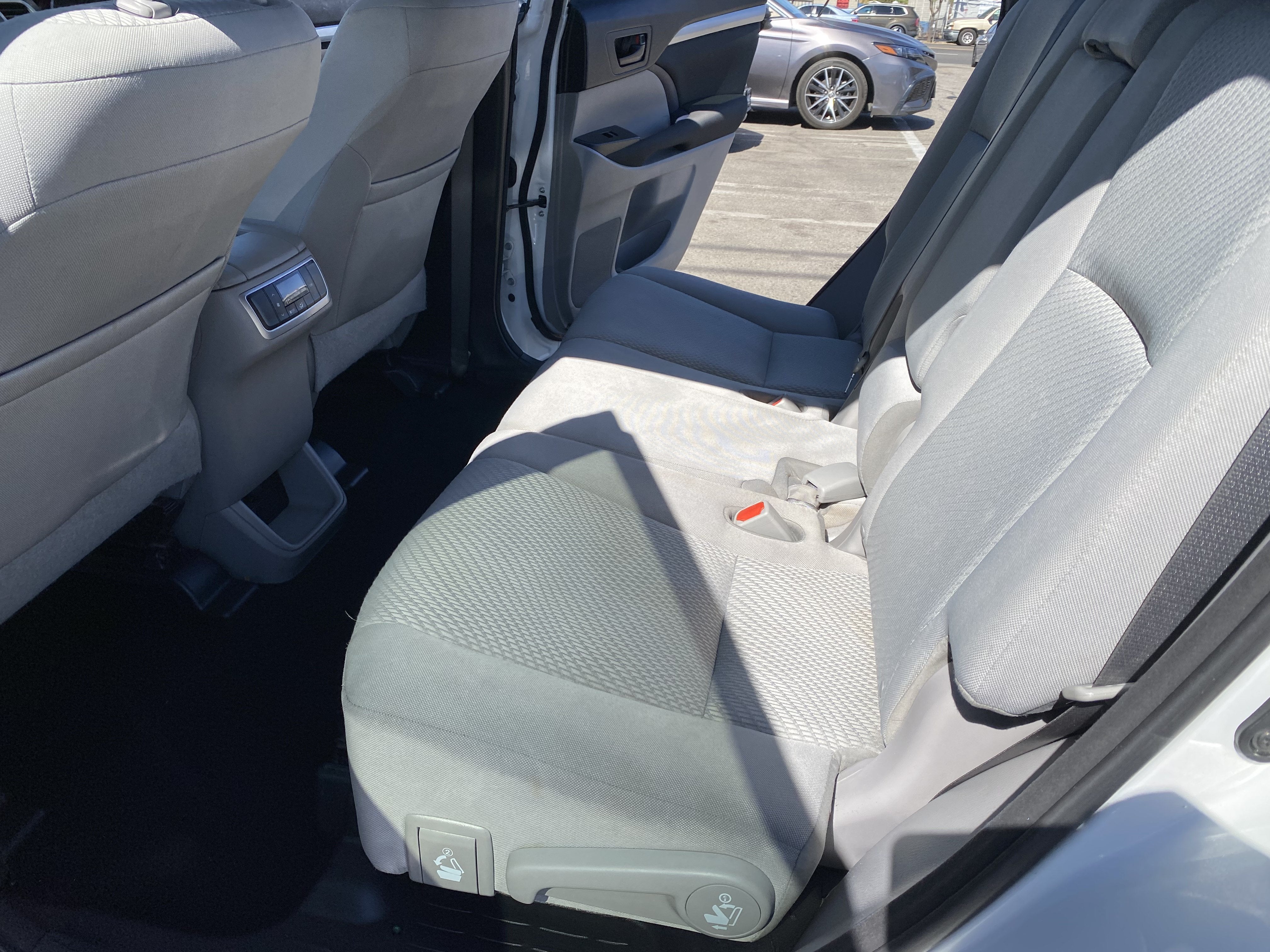 2016 Toyota Highlander FWD 4DR I4 LE