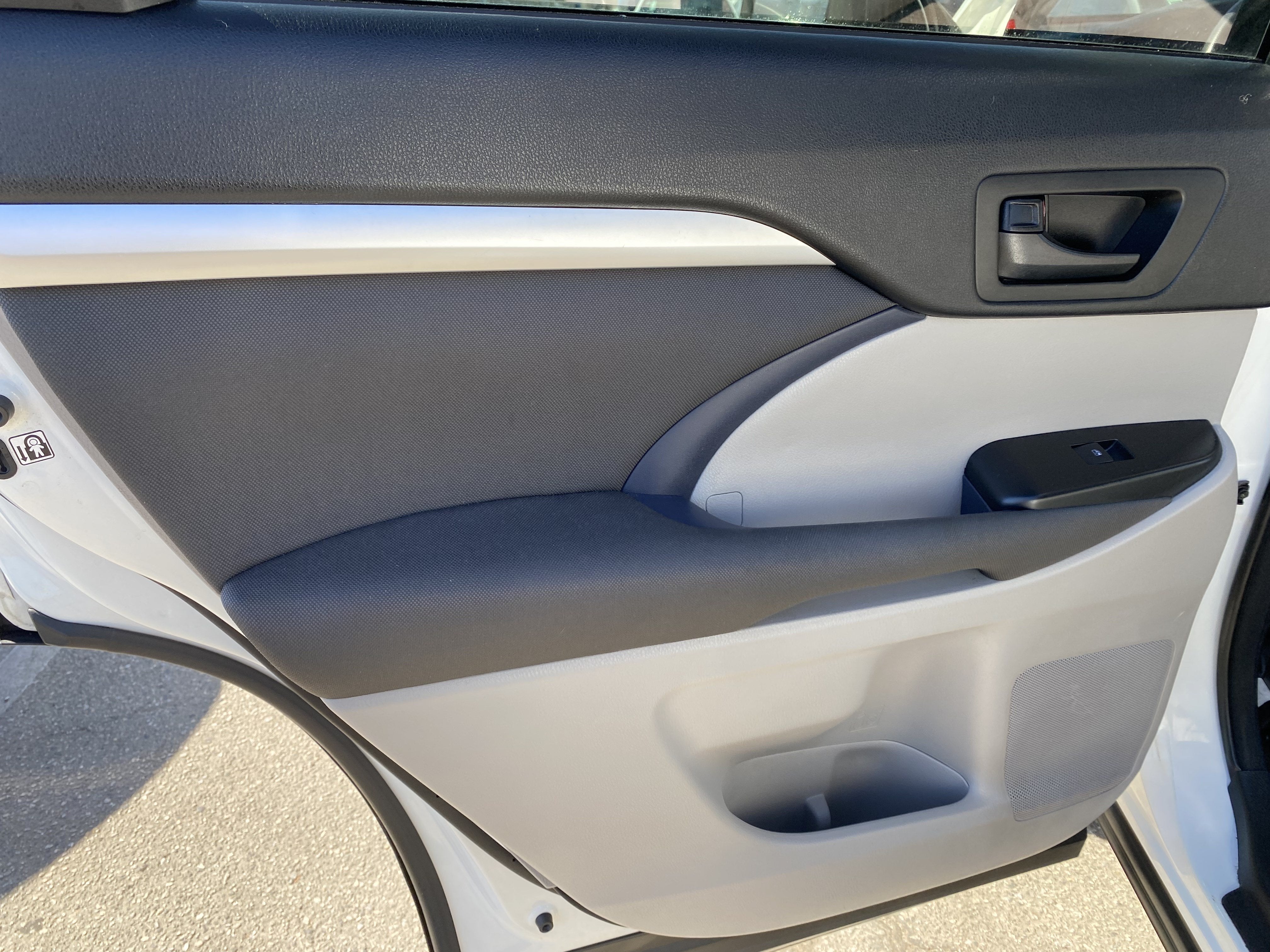 2016 Toyota Highlander FWD 4DR I4 LE