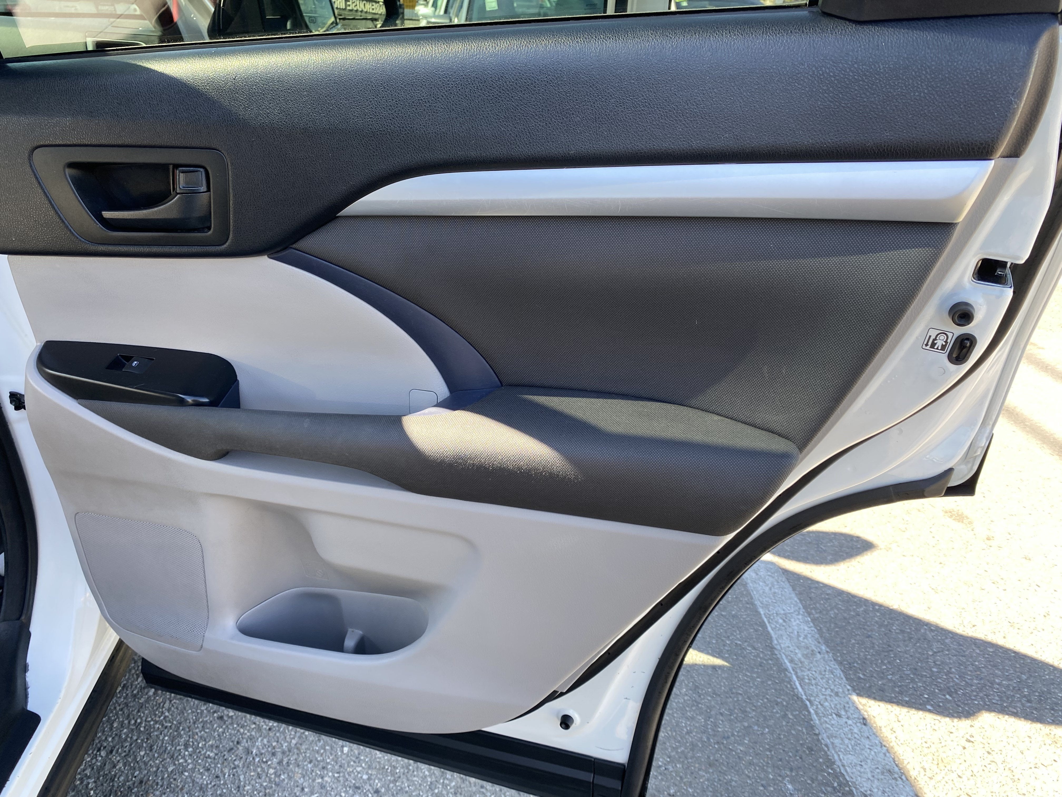 2016 Toyota Highlander FWD 4DR I4 LE