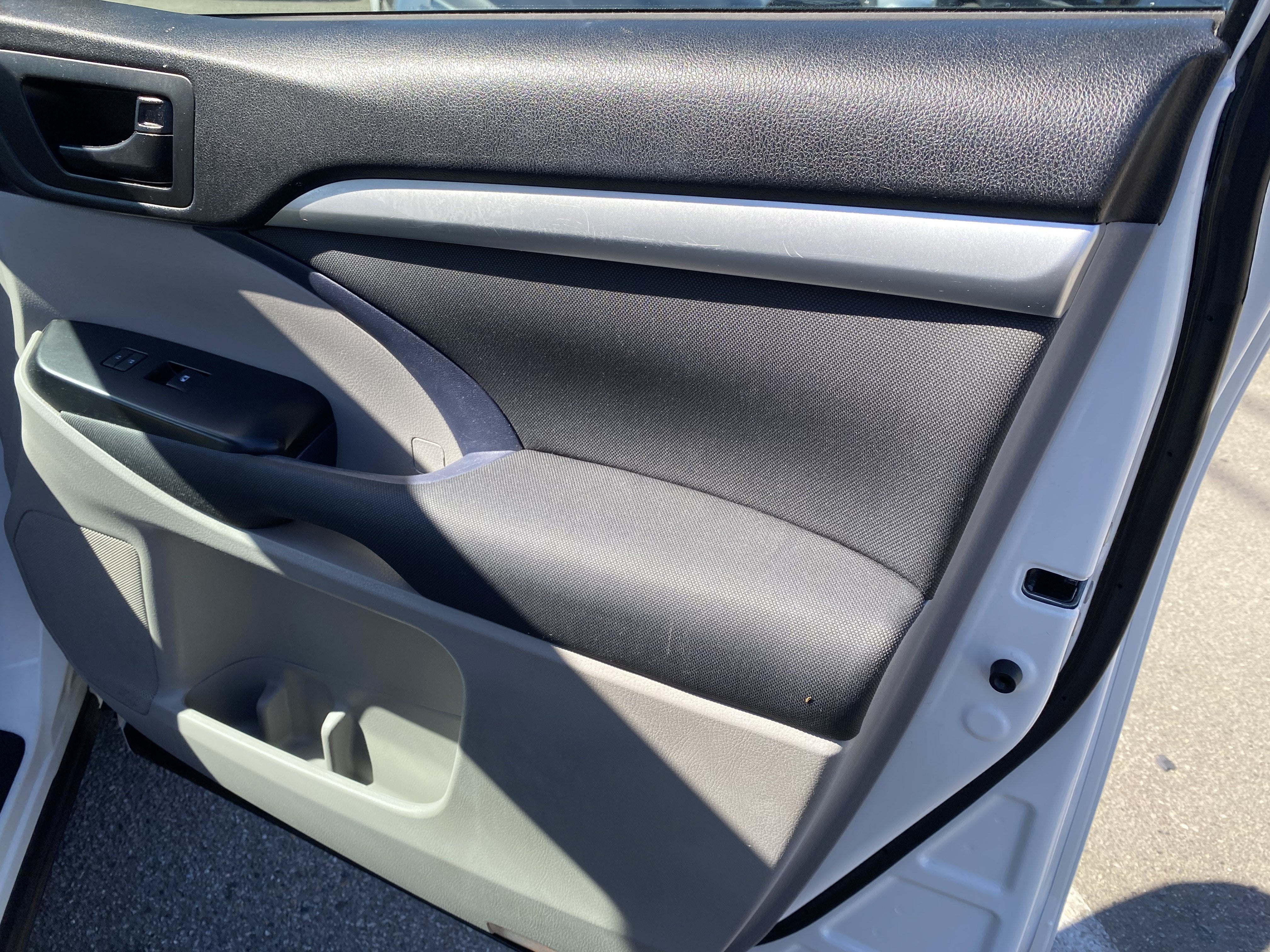 2016 Toyota Highlander FWD 4DR I4 LE