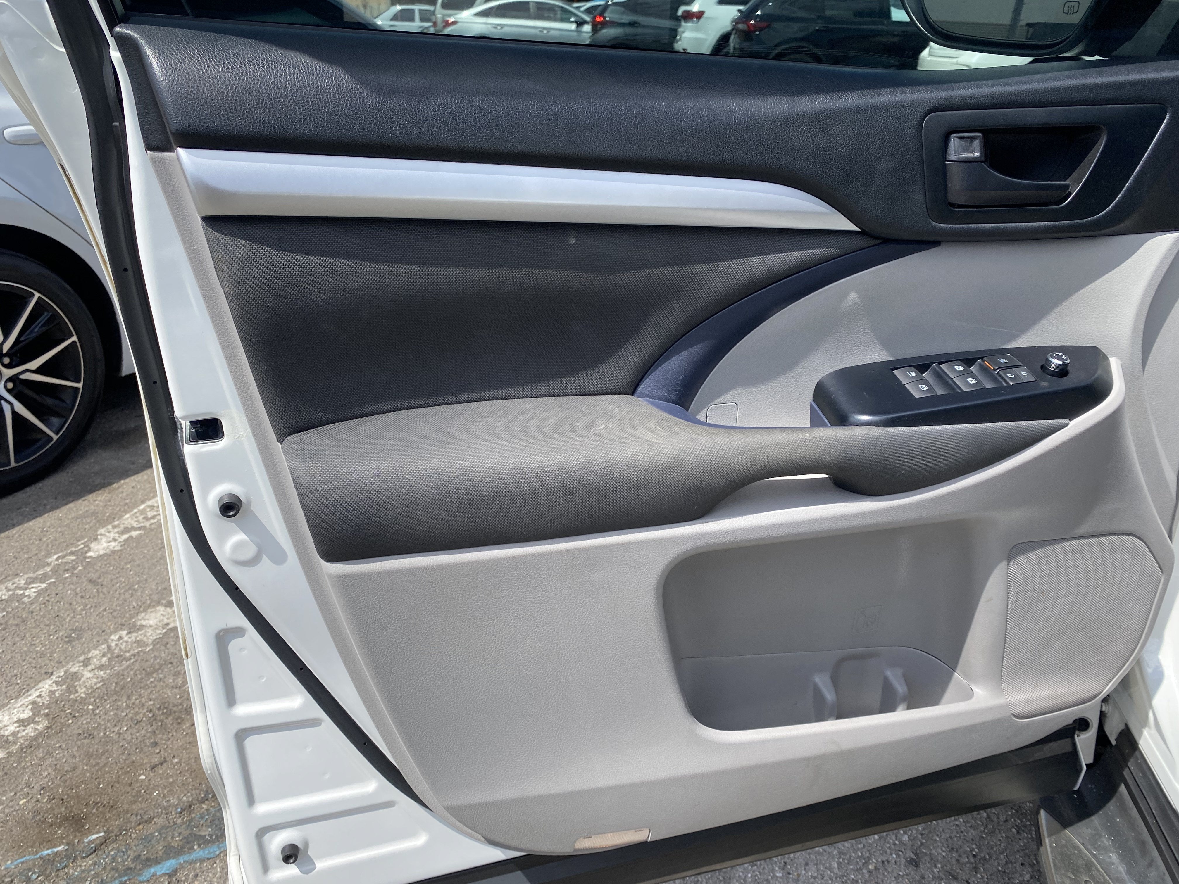 2018 Toyota Highlander LE I4 FWD