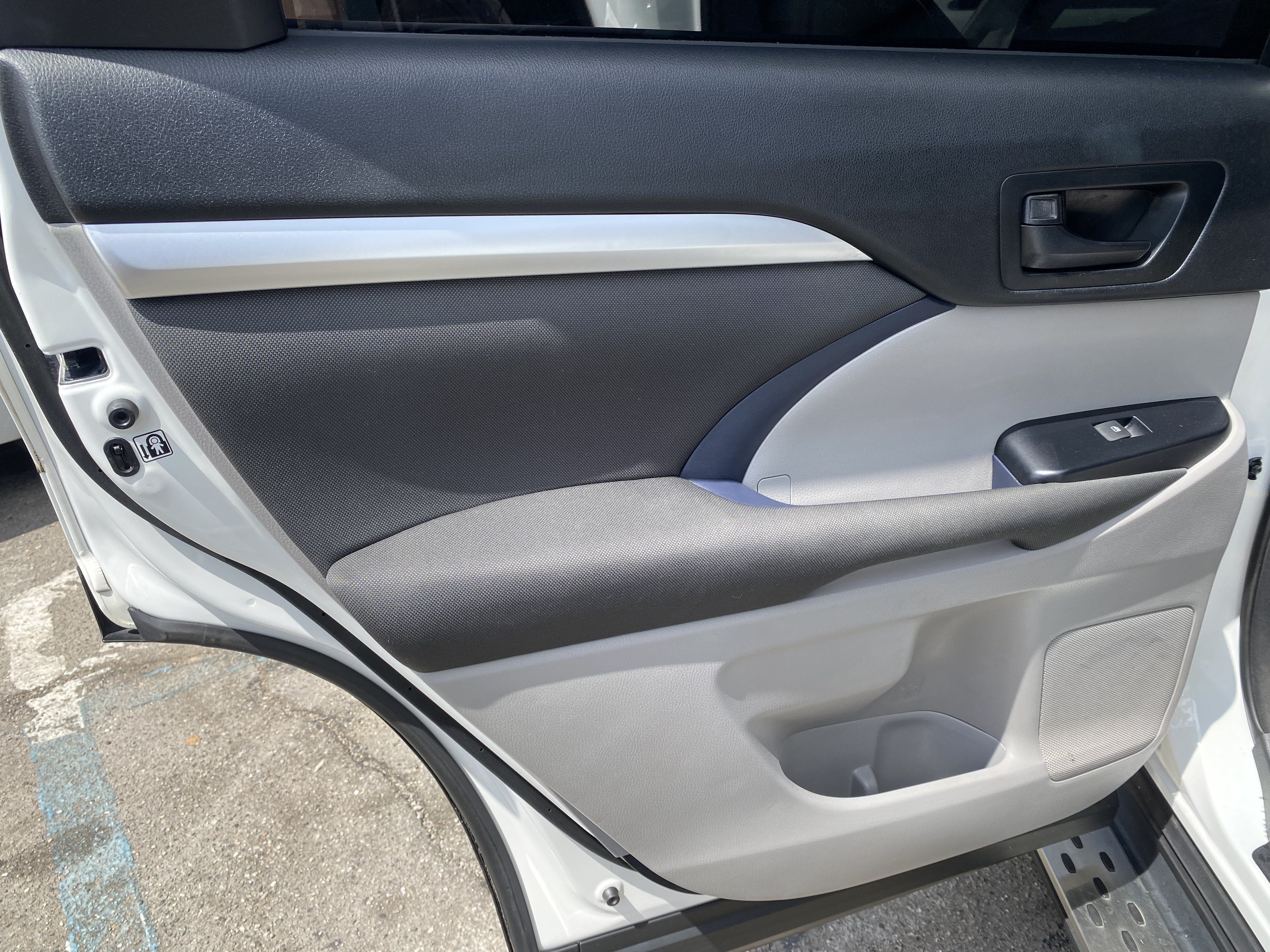 2018 Toyota Highlander LE I4 FWD