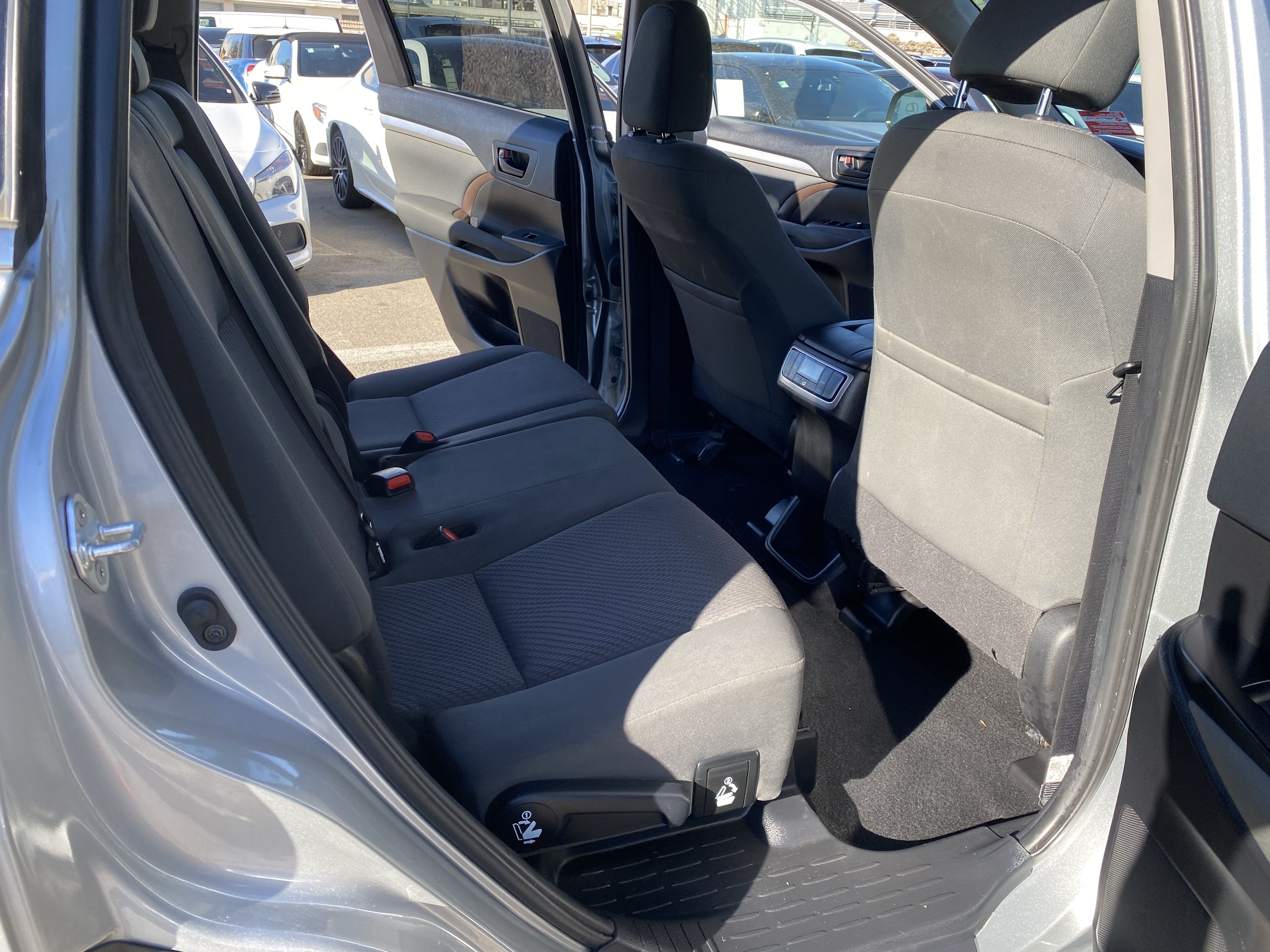 2019 Toyota Highlander LE I4 FWD