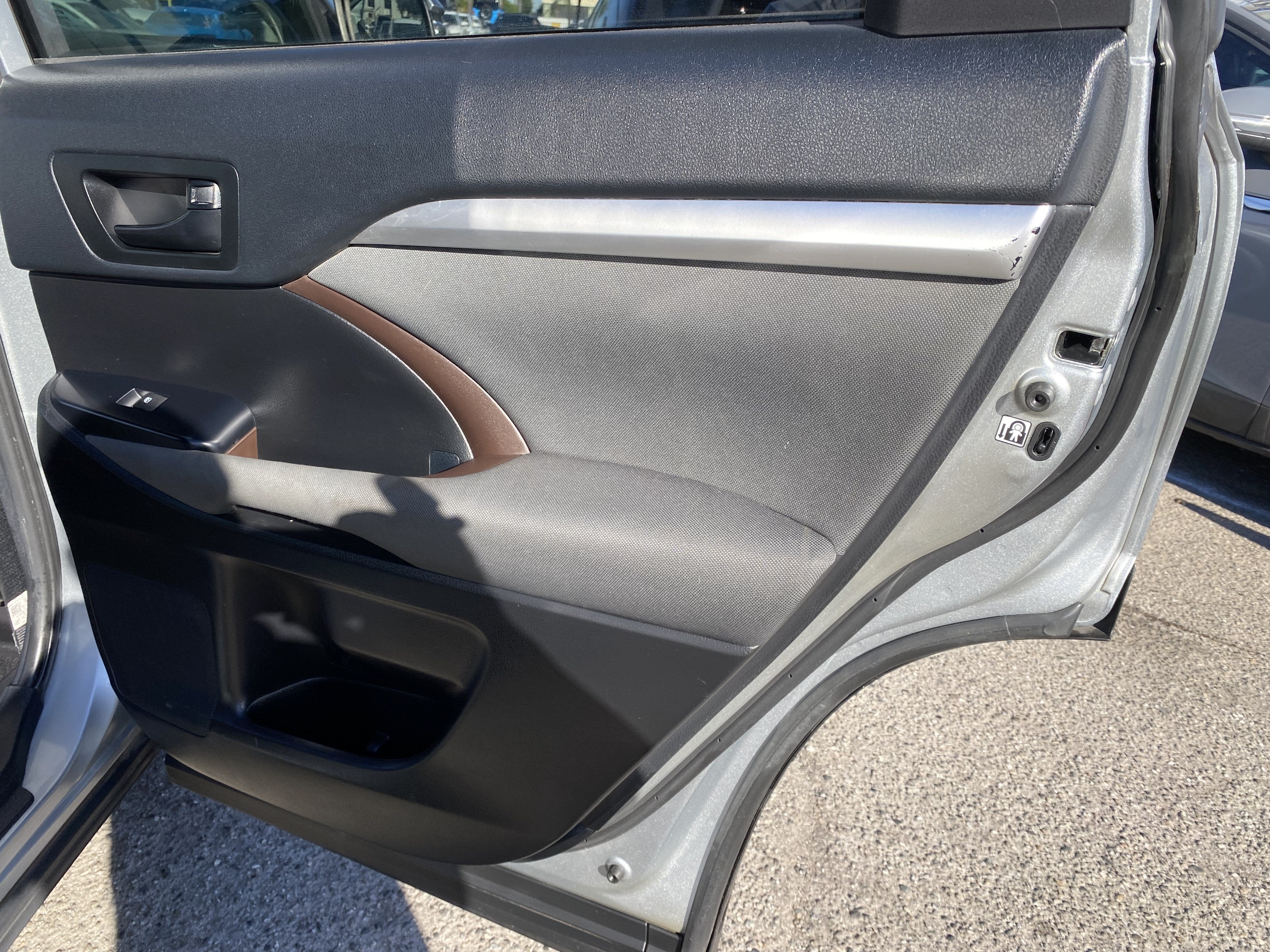 2019 Toyota Highlander LE I4 FWD
