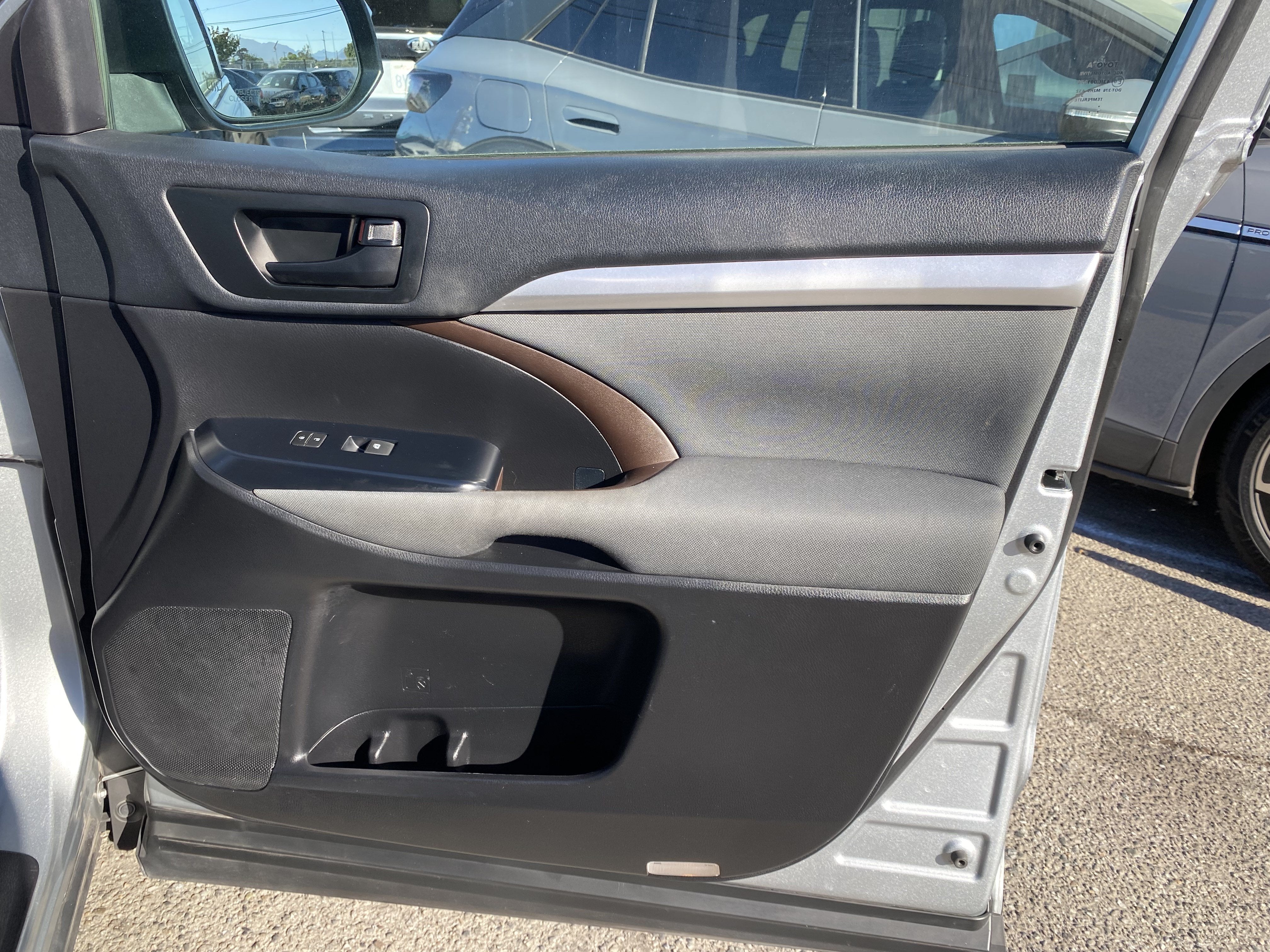 2019 Toyota Highlander LE I4 FWD