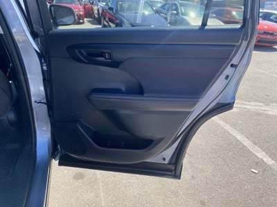 2022 Toyota Highlander LE