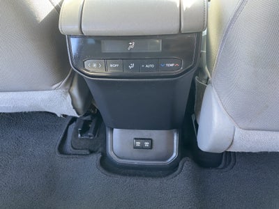 2020 Toyota Highlander LE