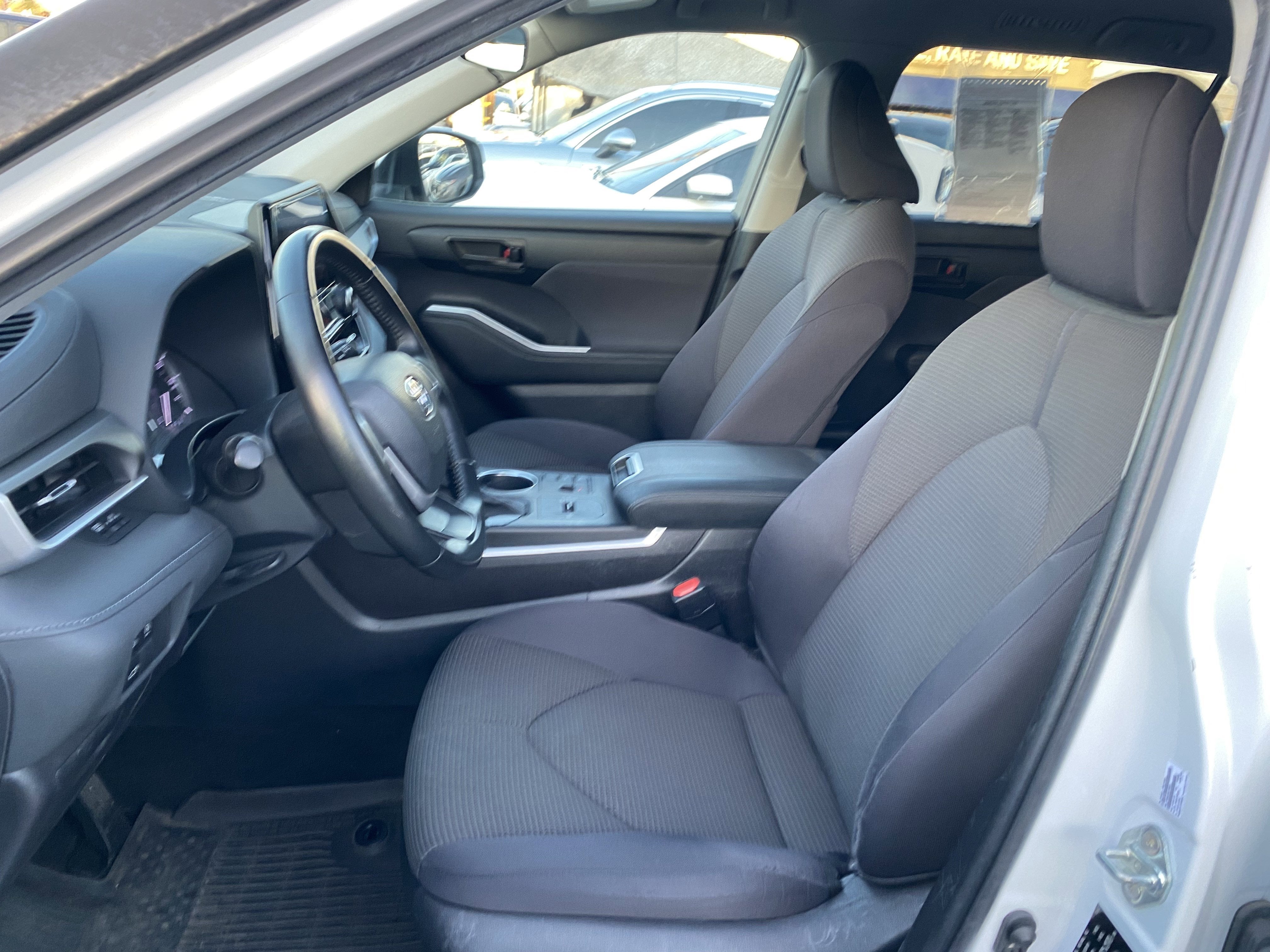 2022 Toyota Highlander LE