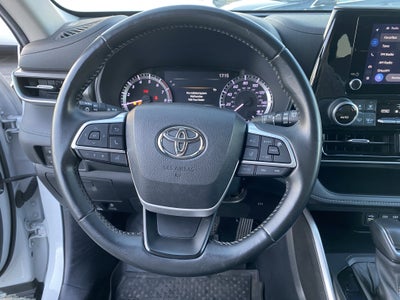 2022 Toyota Highlander LE