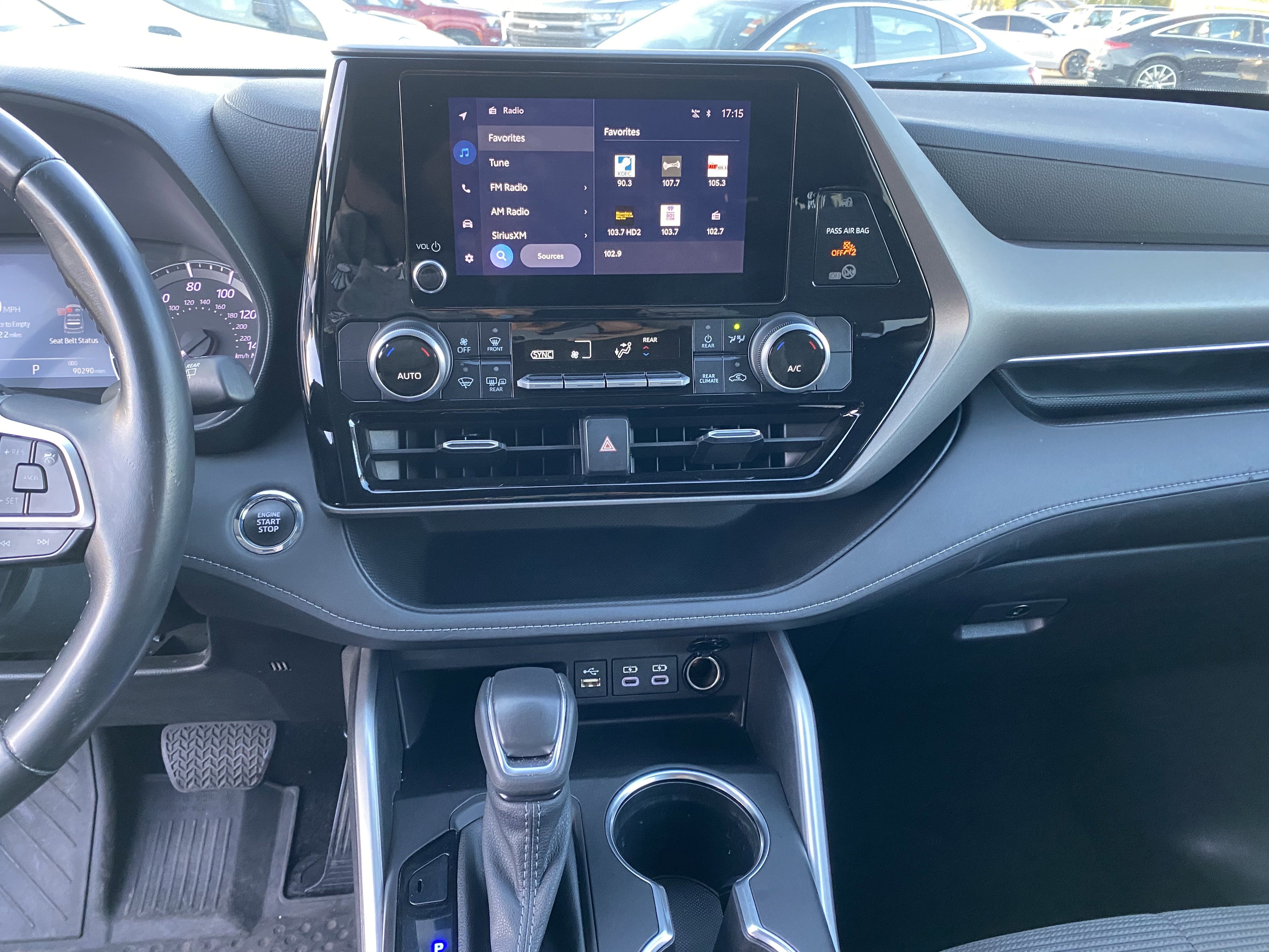 2022 Toyota Highlander LE