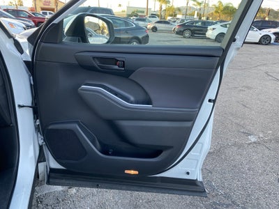 2022 Toyota Highlander LE