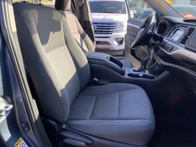 2019 Toyota Highlander LE