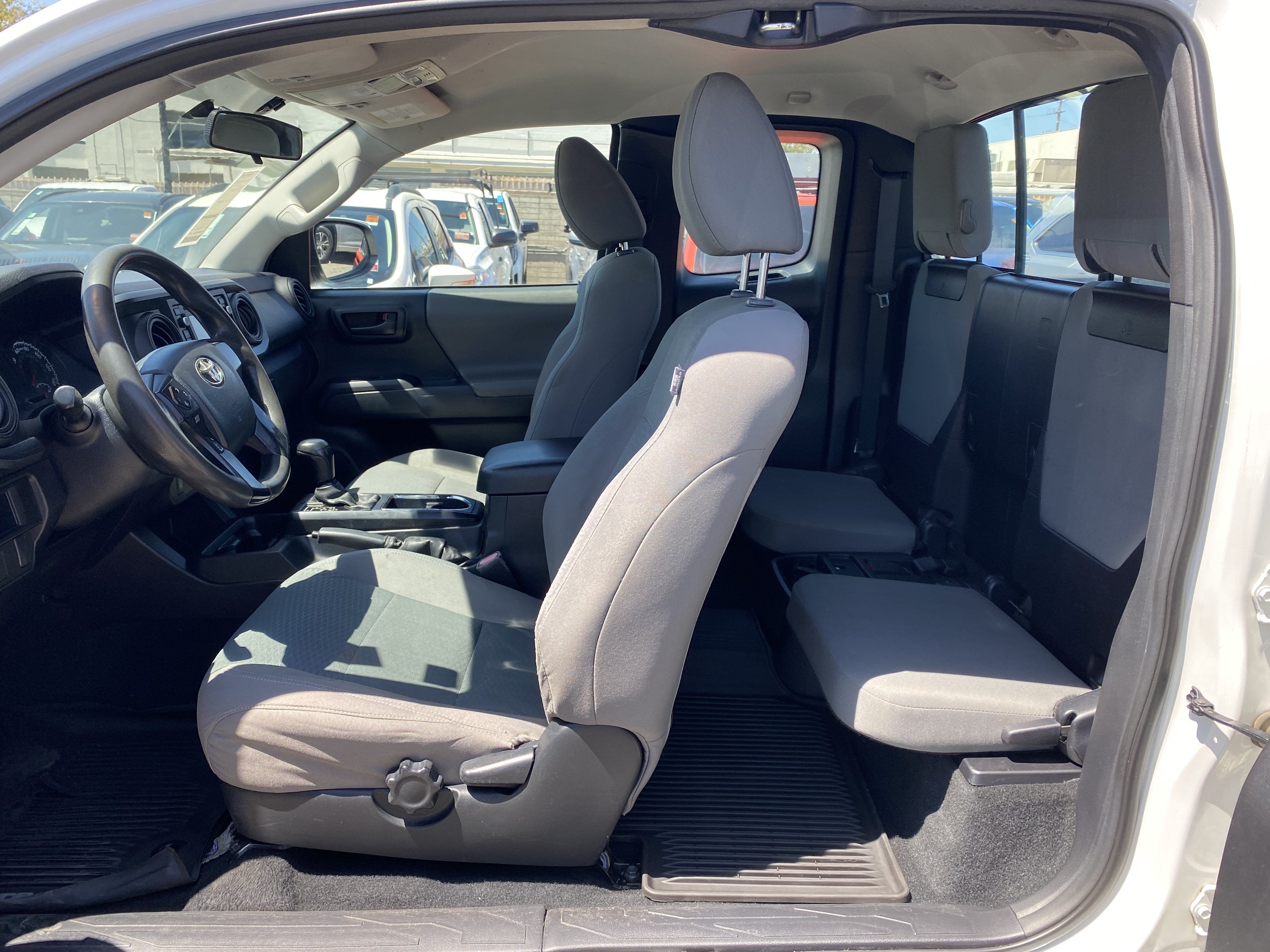 2016 Toyota Tacoma SR