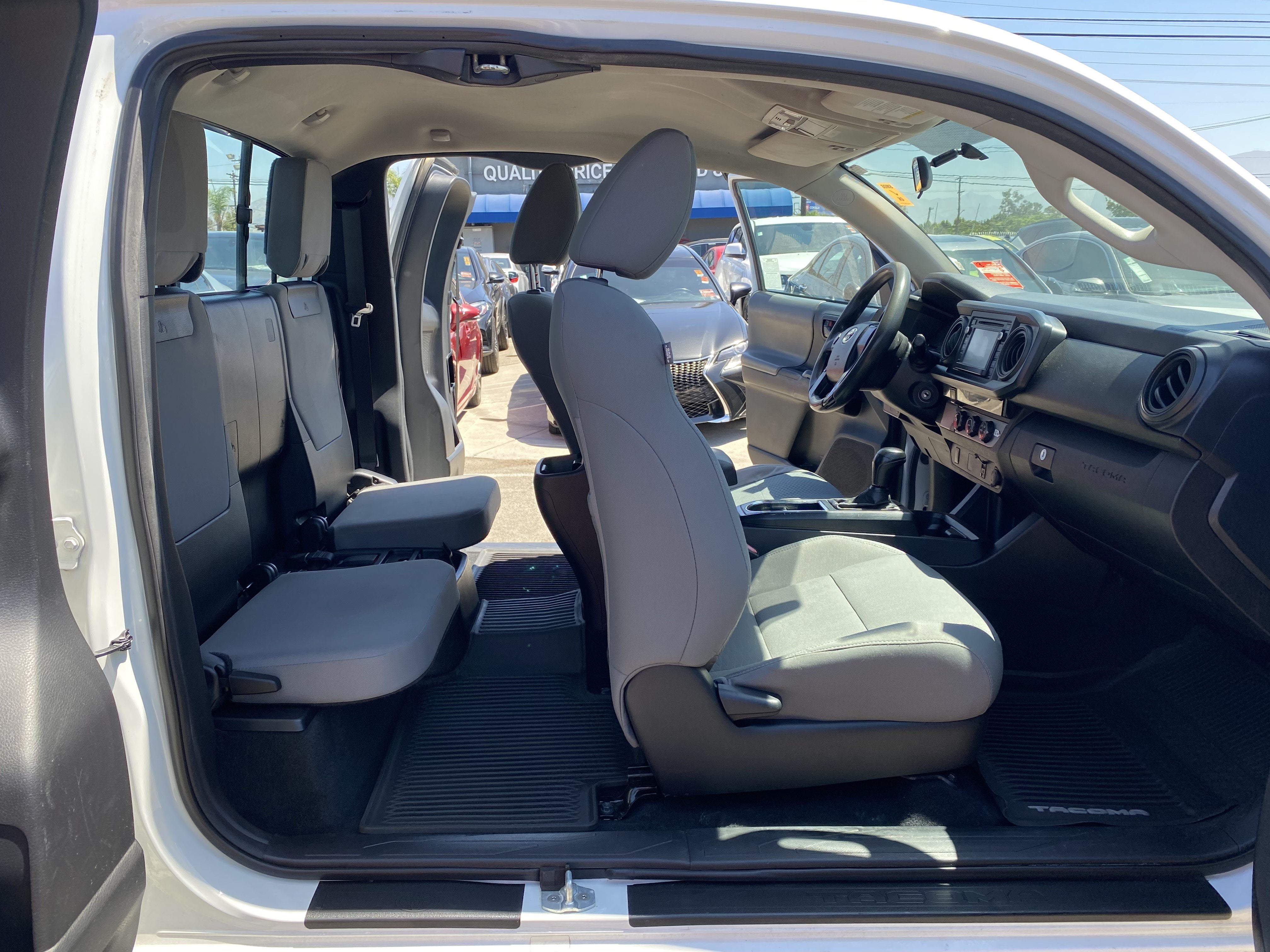 2016 Toyota Tacoma SR