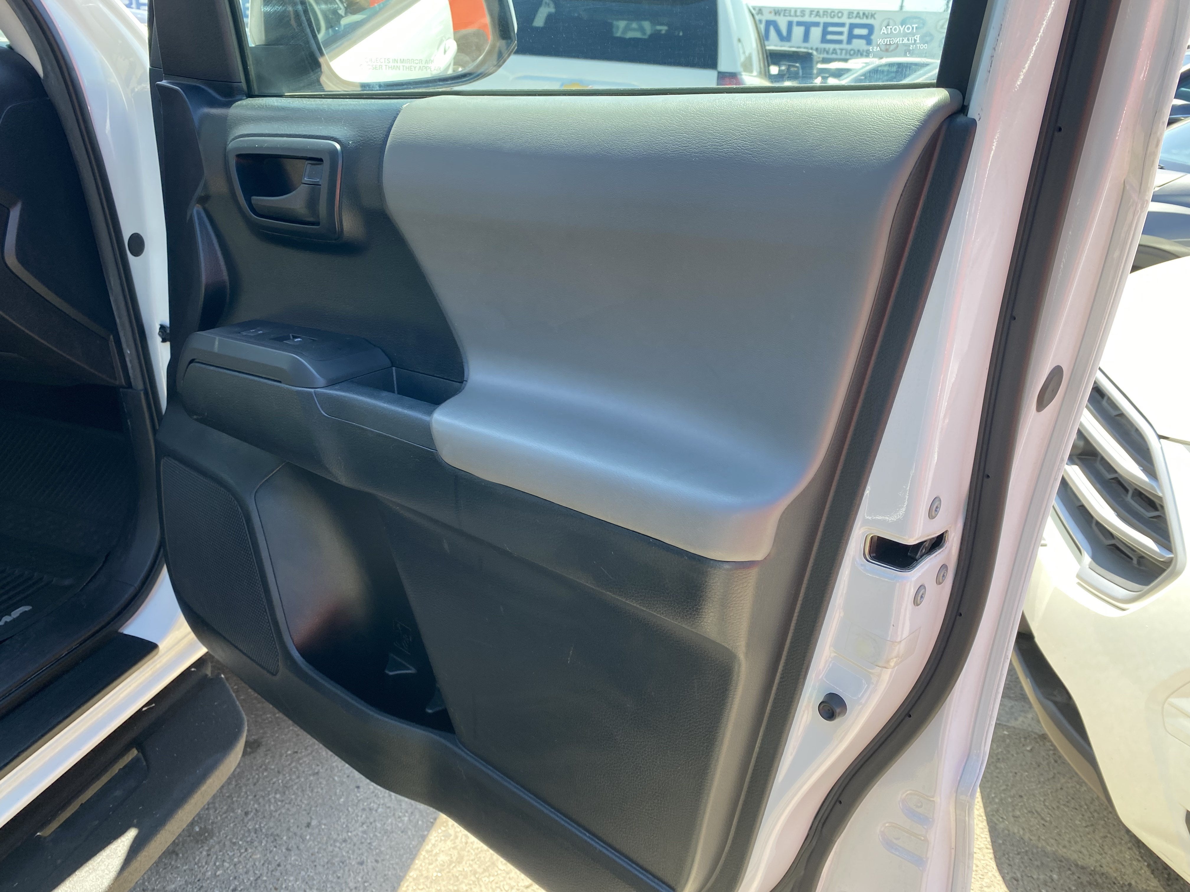 2016 Toyota Tacoma SR