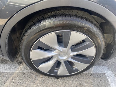 2024 Tesla Model Y Base