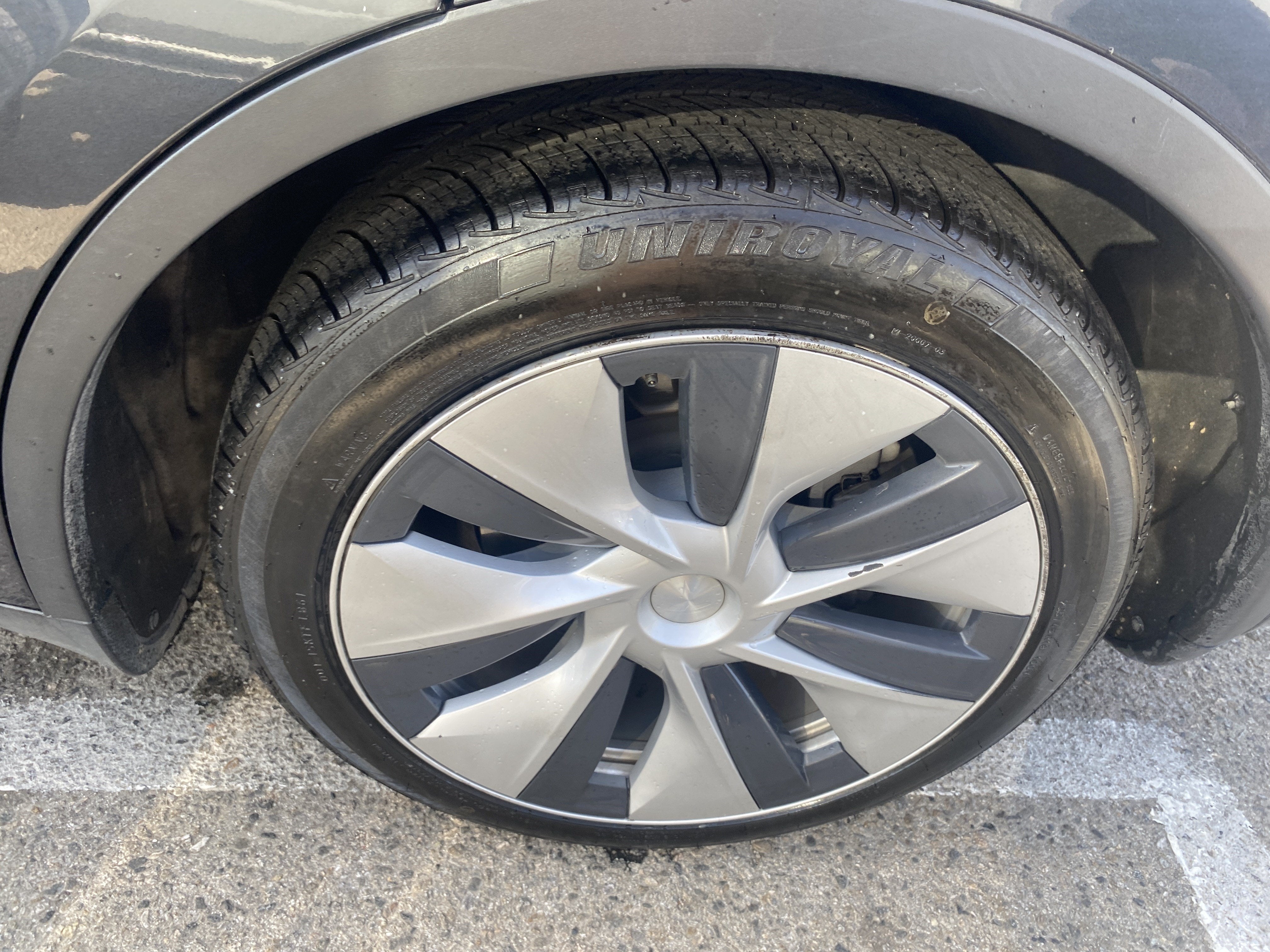 2024 Tesla Model Y Base