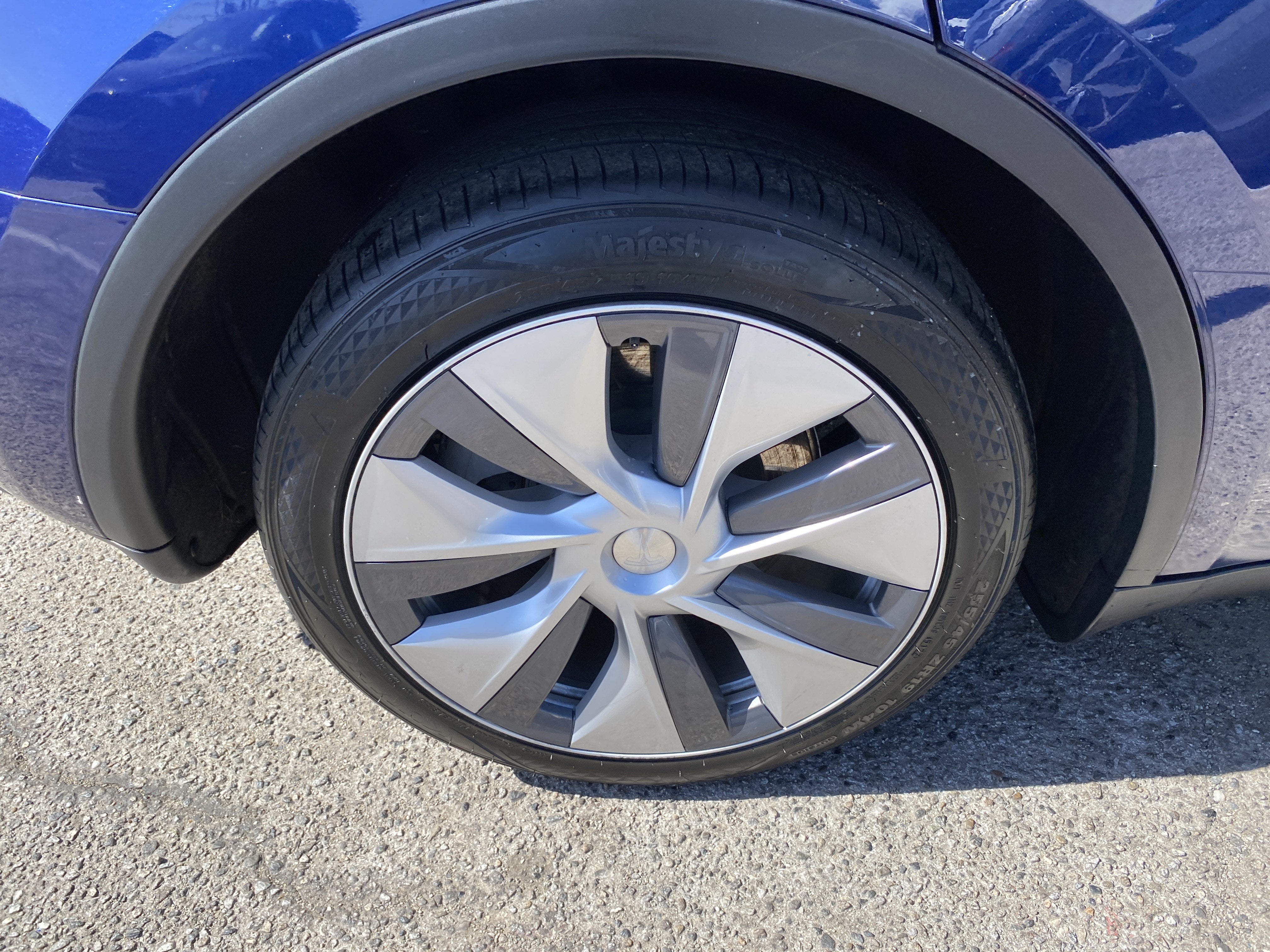 2023 Tesla Model Y LONG RANGE AWD