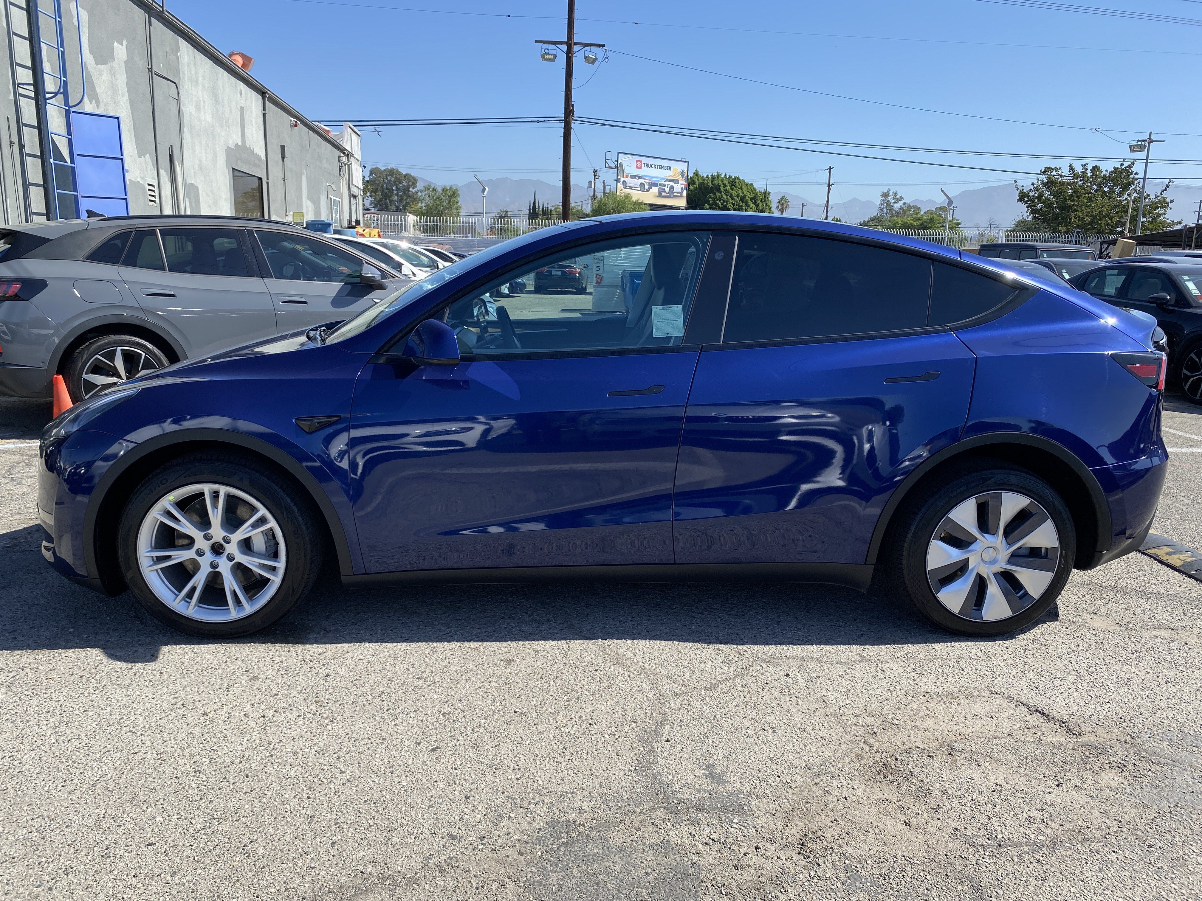 2023 Tesla Model Y LONG RANGE AWD