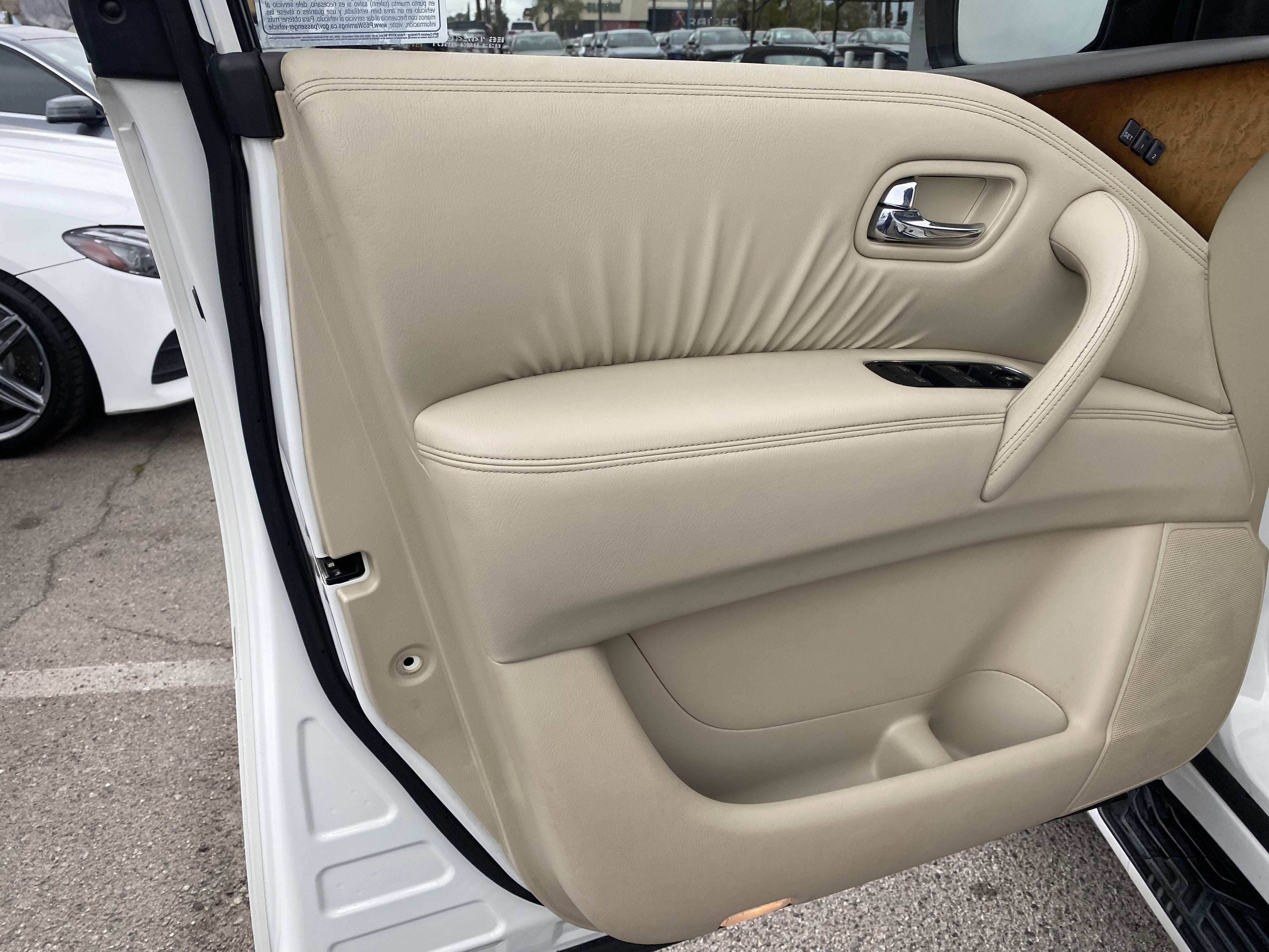 2011 INFINITI QX56 8-passenger