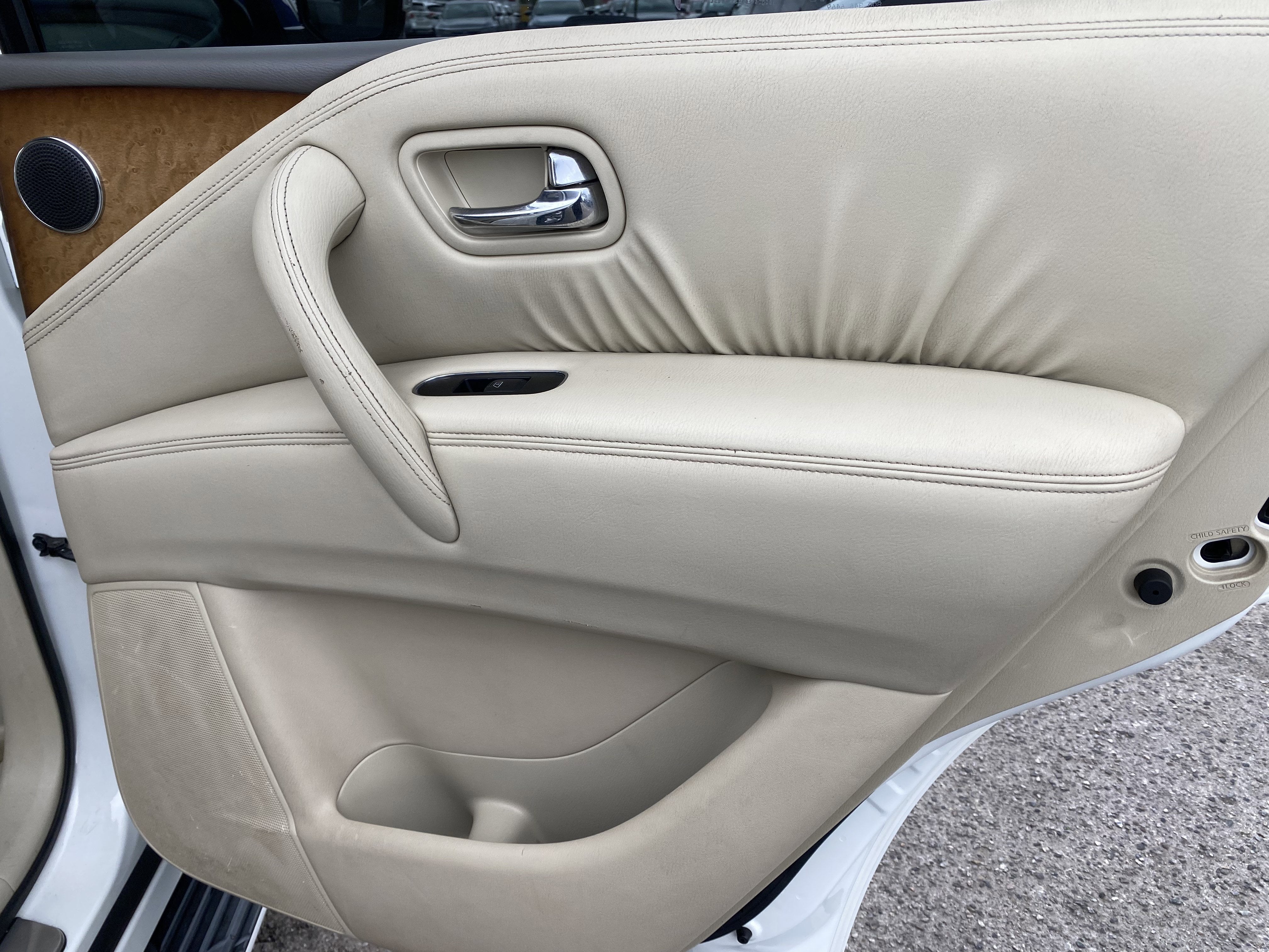 2011 INFINITI QX56 8-passenger
