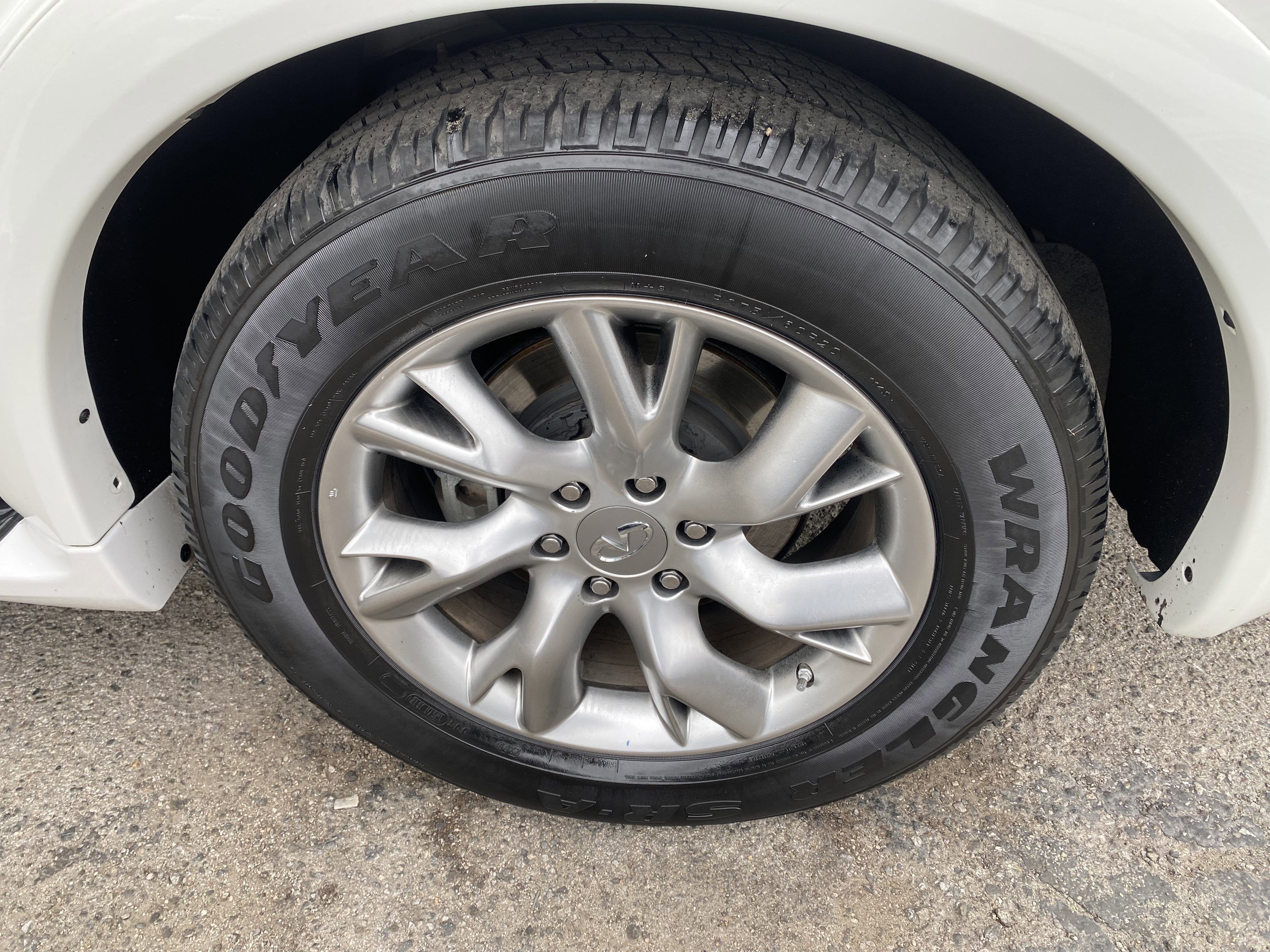 2011 INFINITI QX56 8-passenger