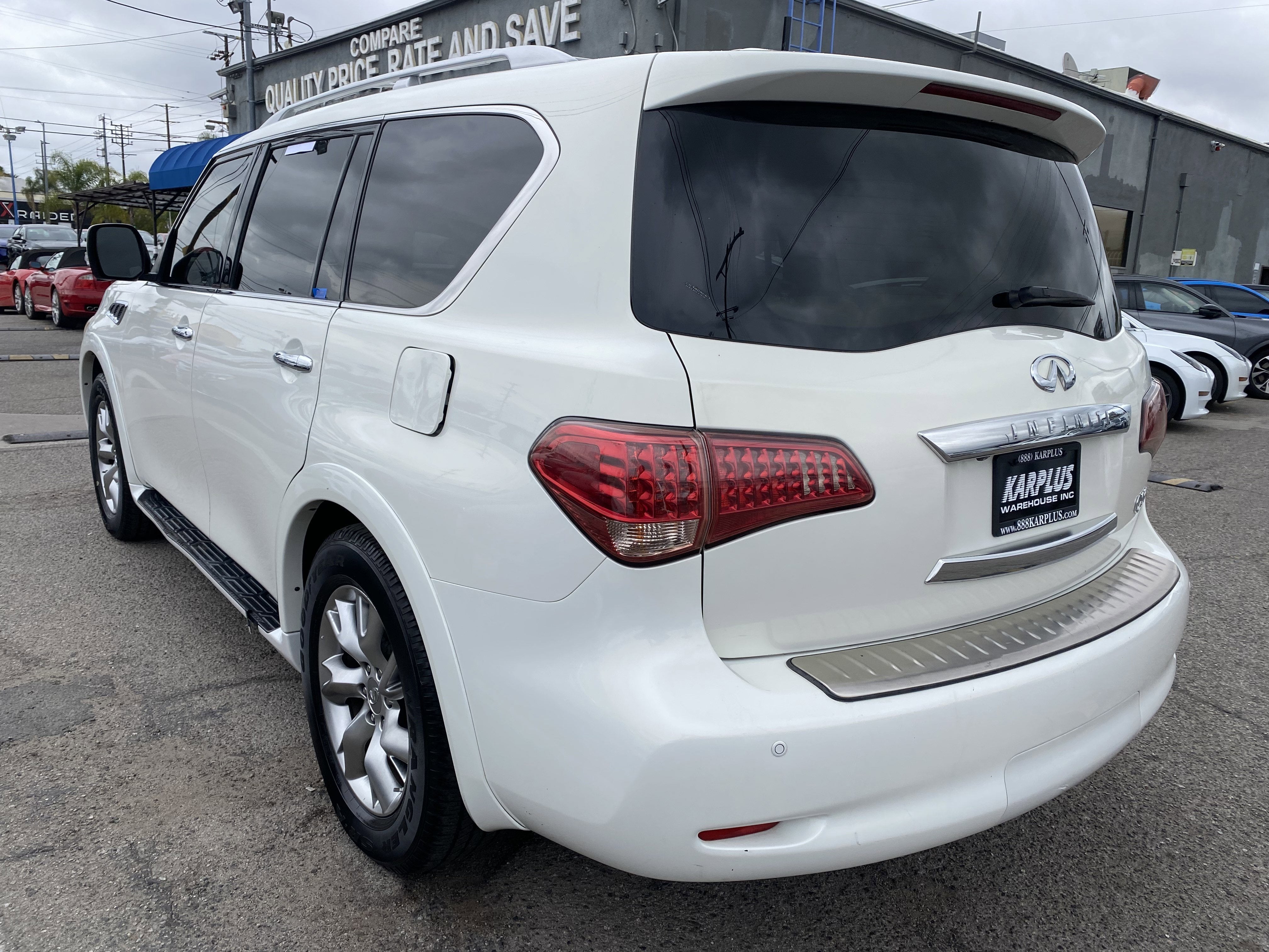 2011 INFINITI QX56 8-passenger